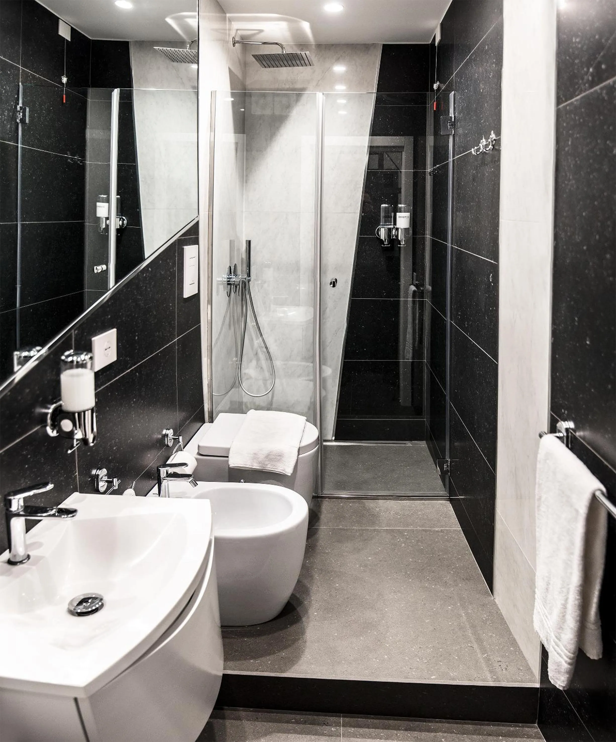 Bathroom in Three Houses Toledo