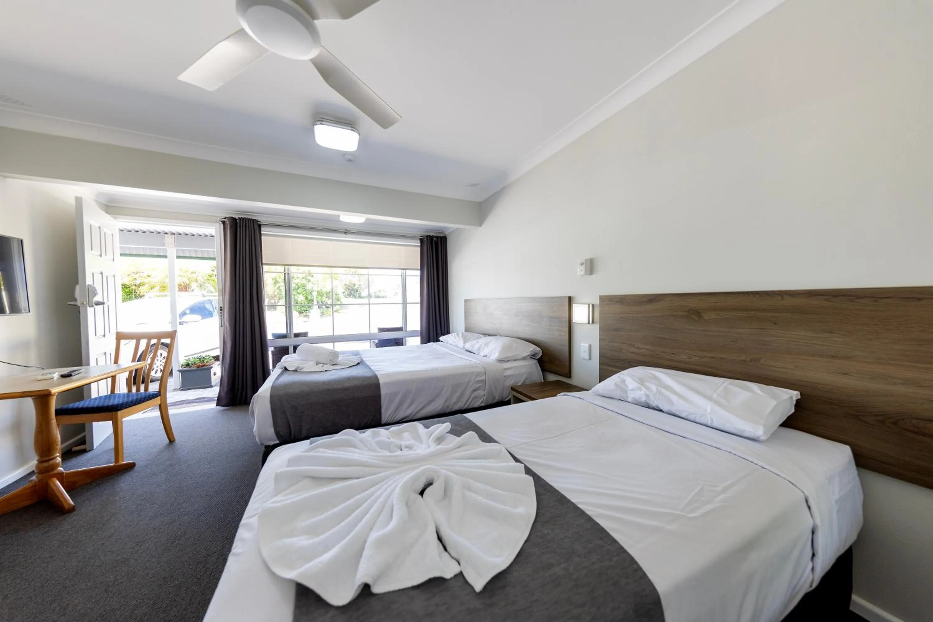 Bed in Breeze Inn 13 Princes Highway, Ulladulla