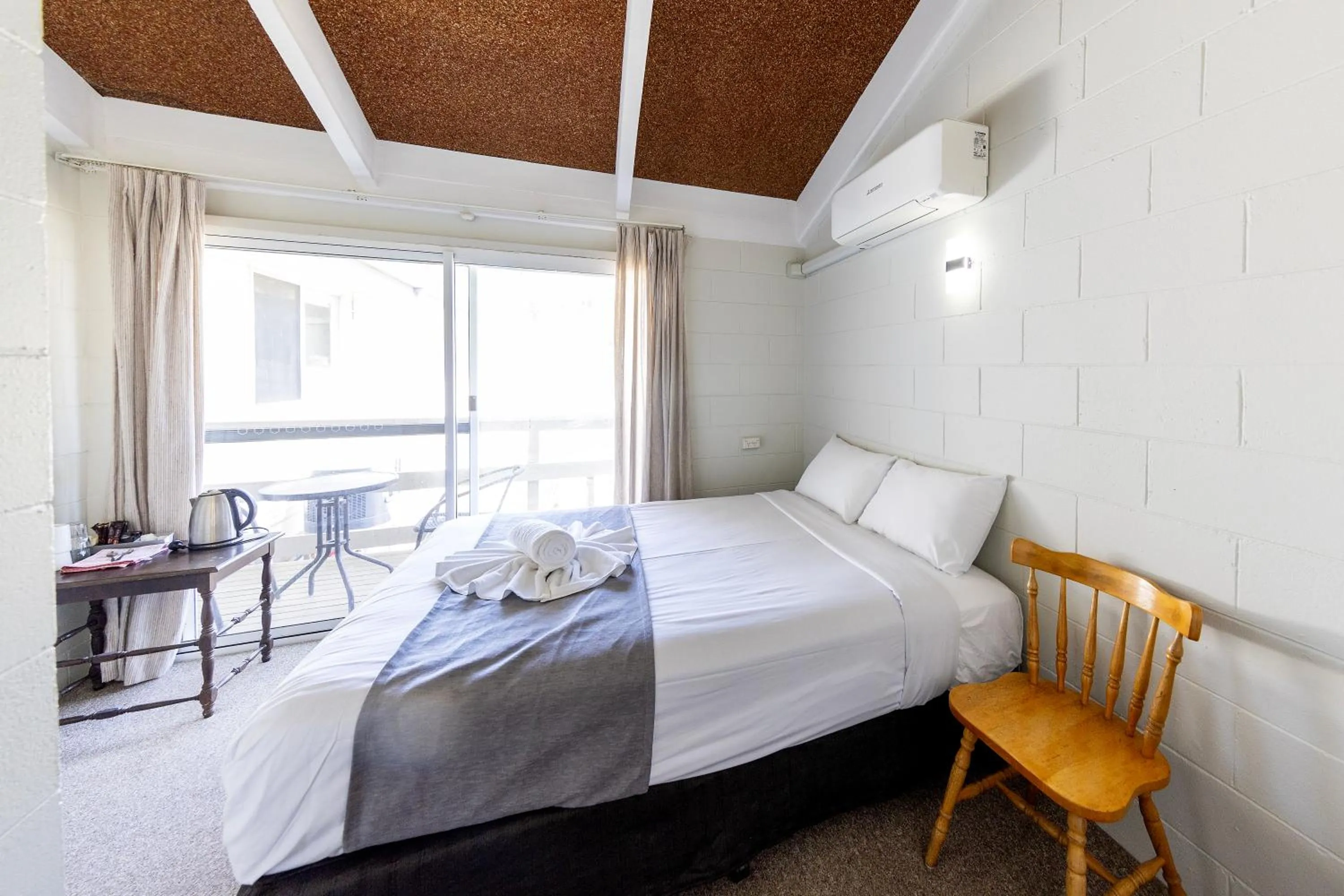 Bed in Breeze Inn 13 Princes Highway, Ulladulla