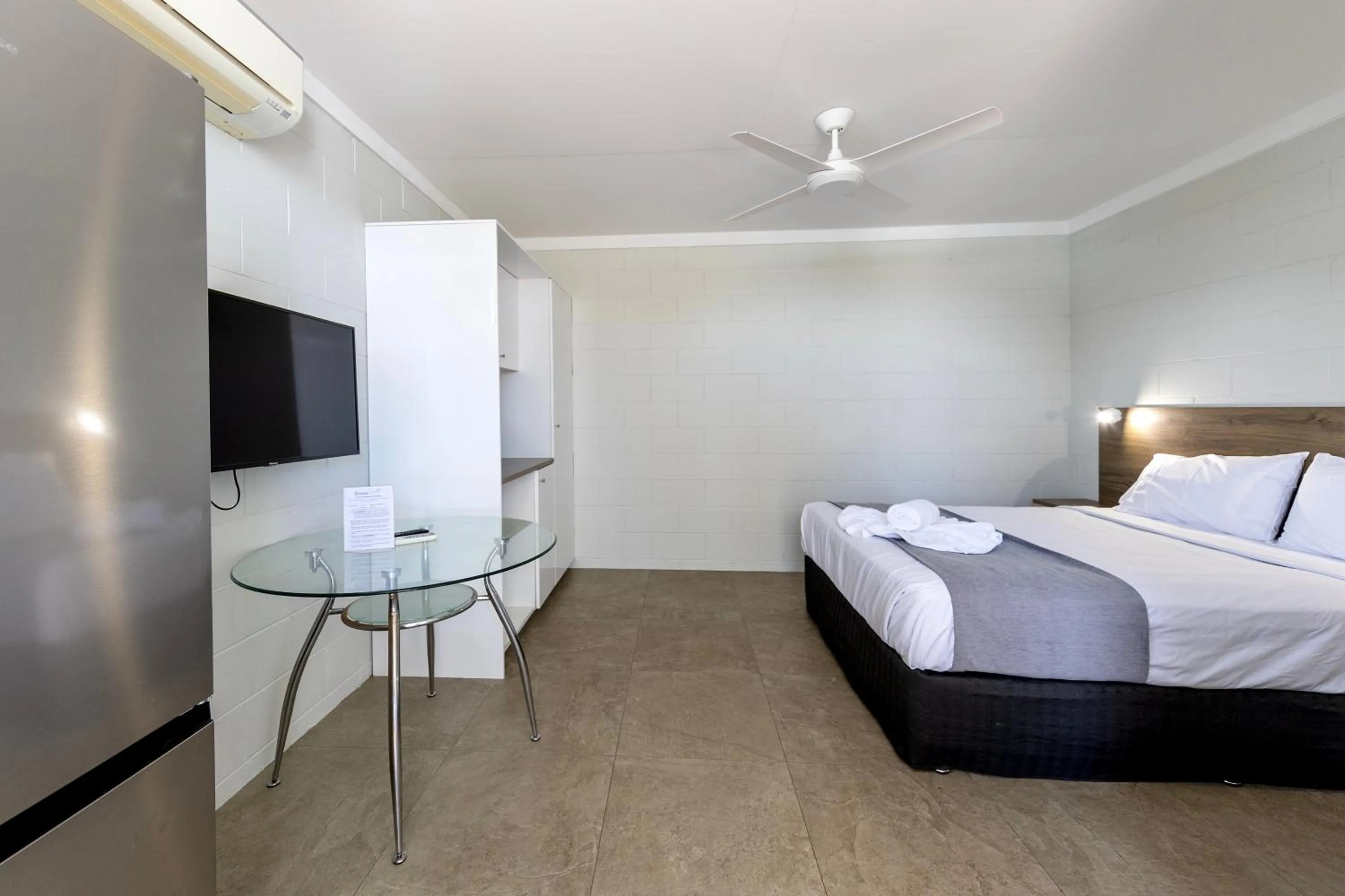 Bed in Breeze Inn 13 Princes Highway, Ulladulla