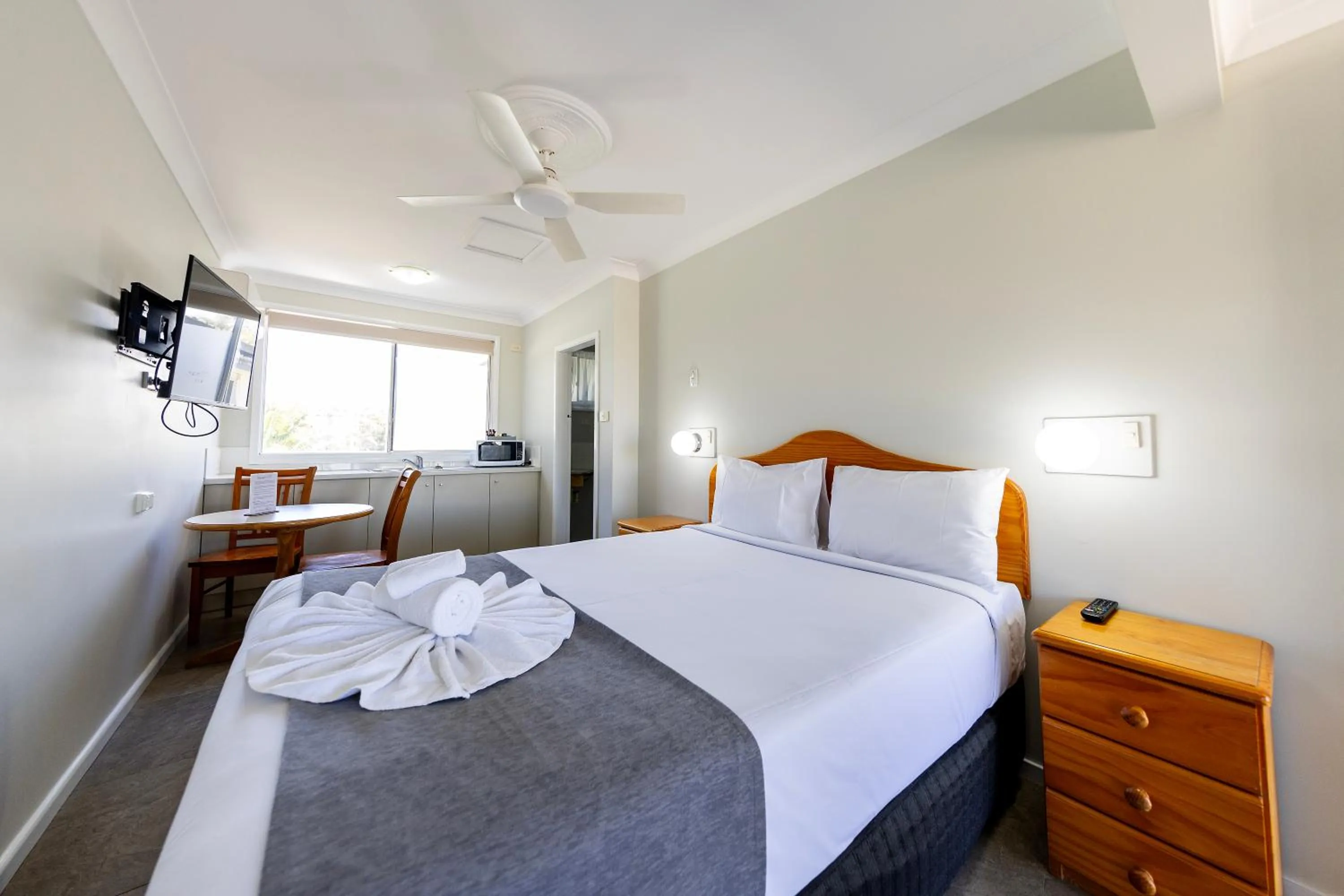 Bed in Breeze Inn 13 Princes Highway, Ulladulla