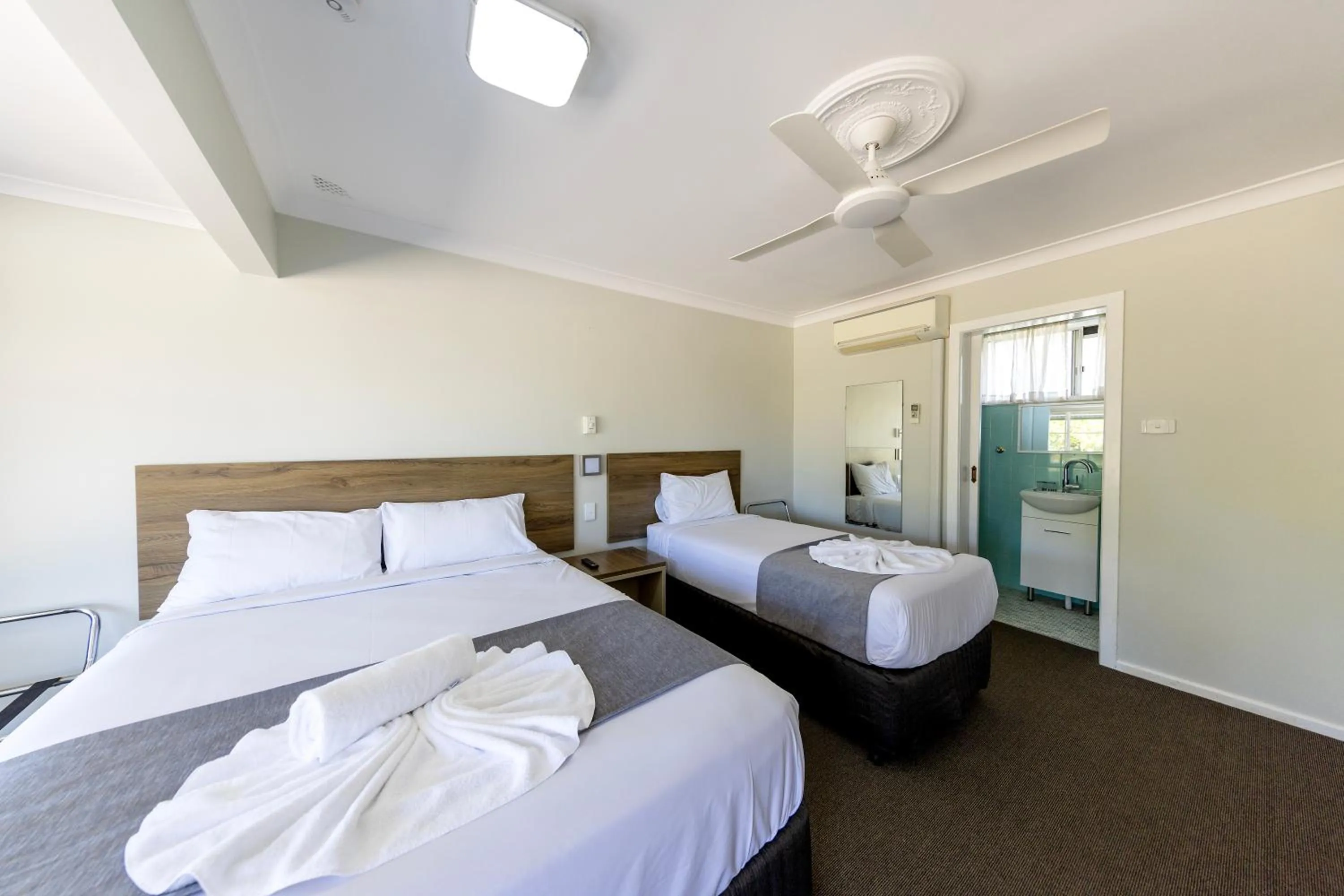 Bed in Breeze Inn 13 Princes Highway, Ulladulla