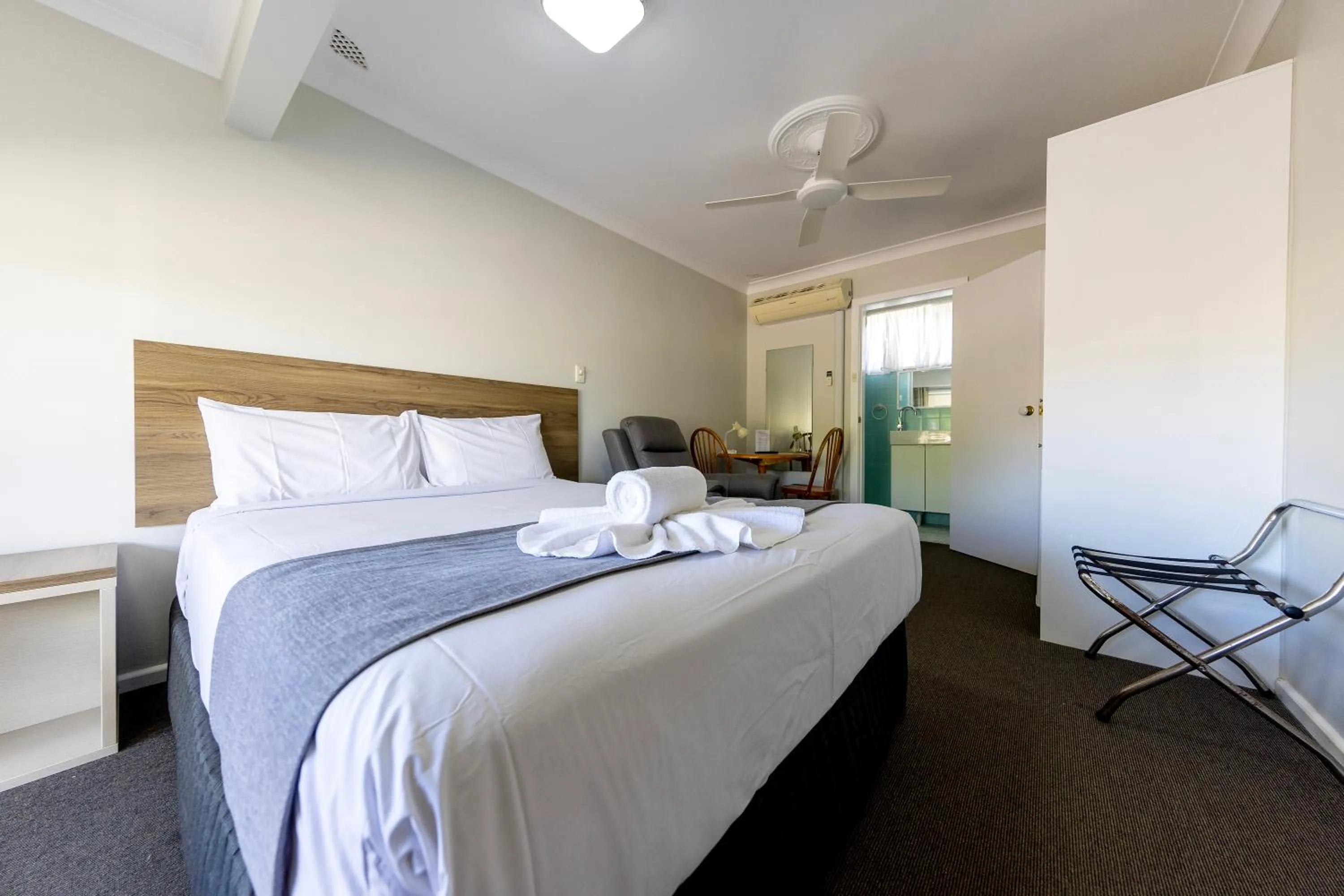 Bed in Breeze Inn 13 Princes Highway, Ulladulla