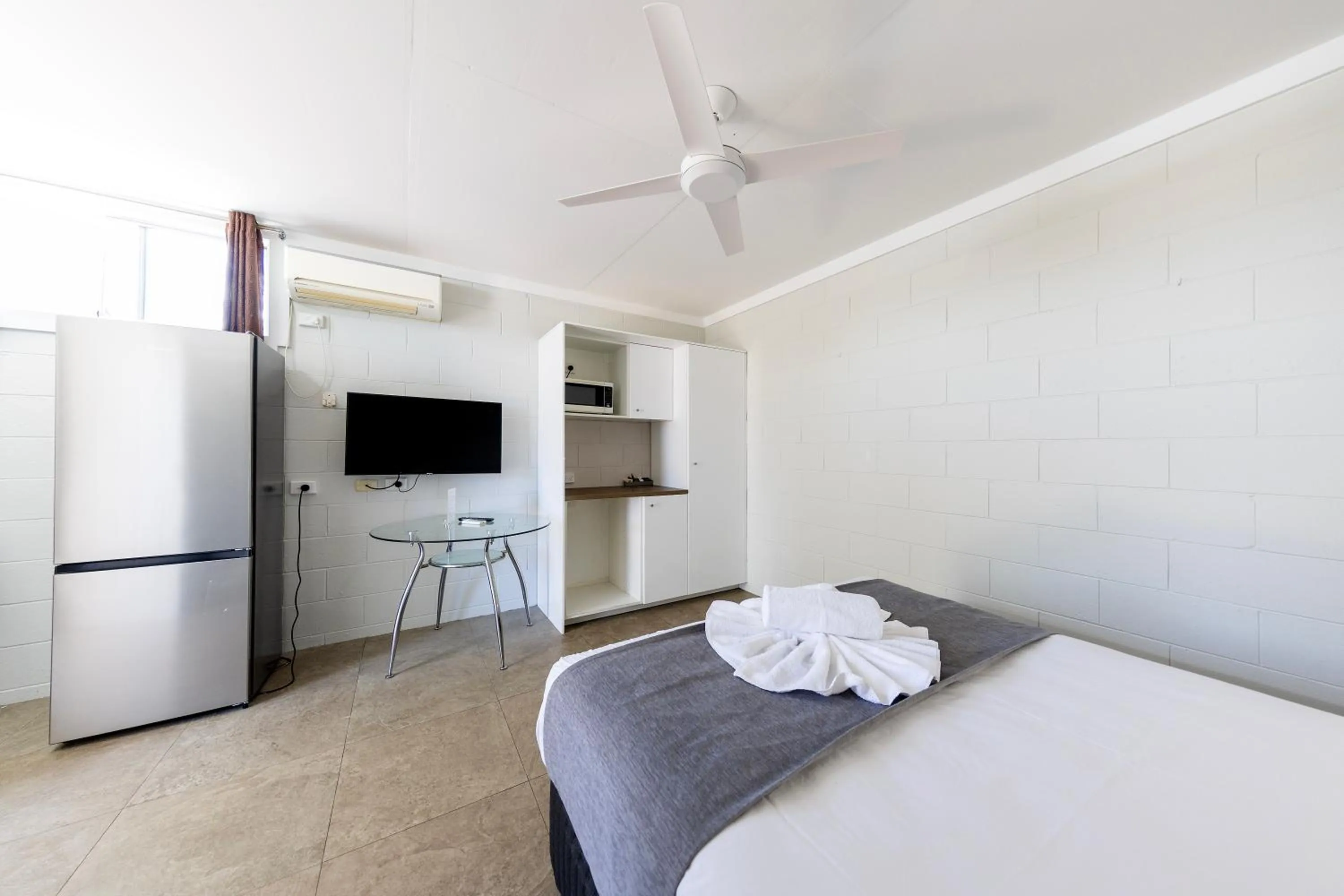 Bed in Breeze Inn 13 Princes Highway, Ulladulla