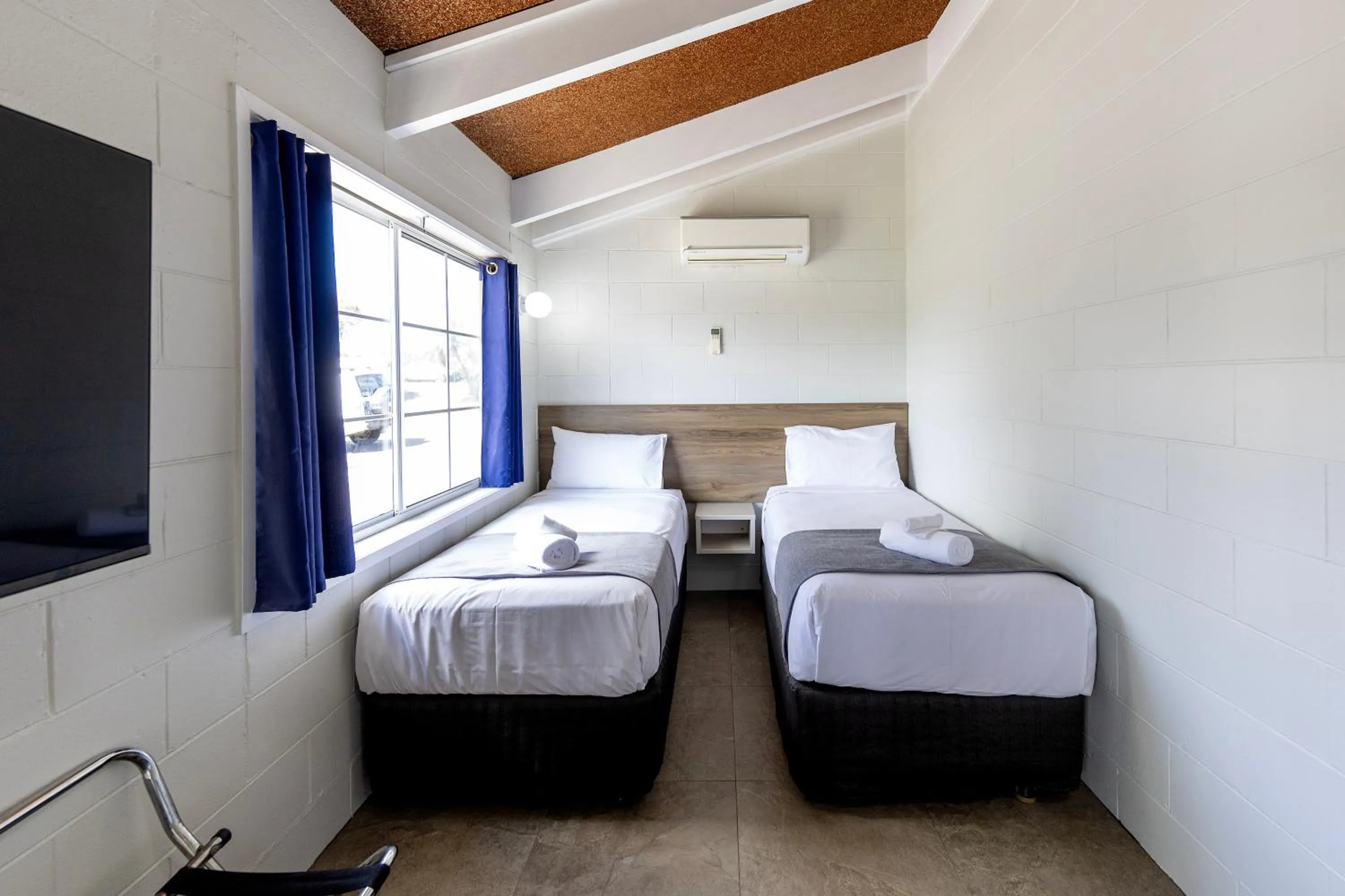 Bed in Breeze Inn 13 Princes Highway, Ulladulla