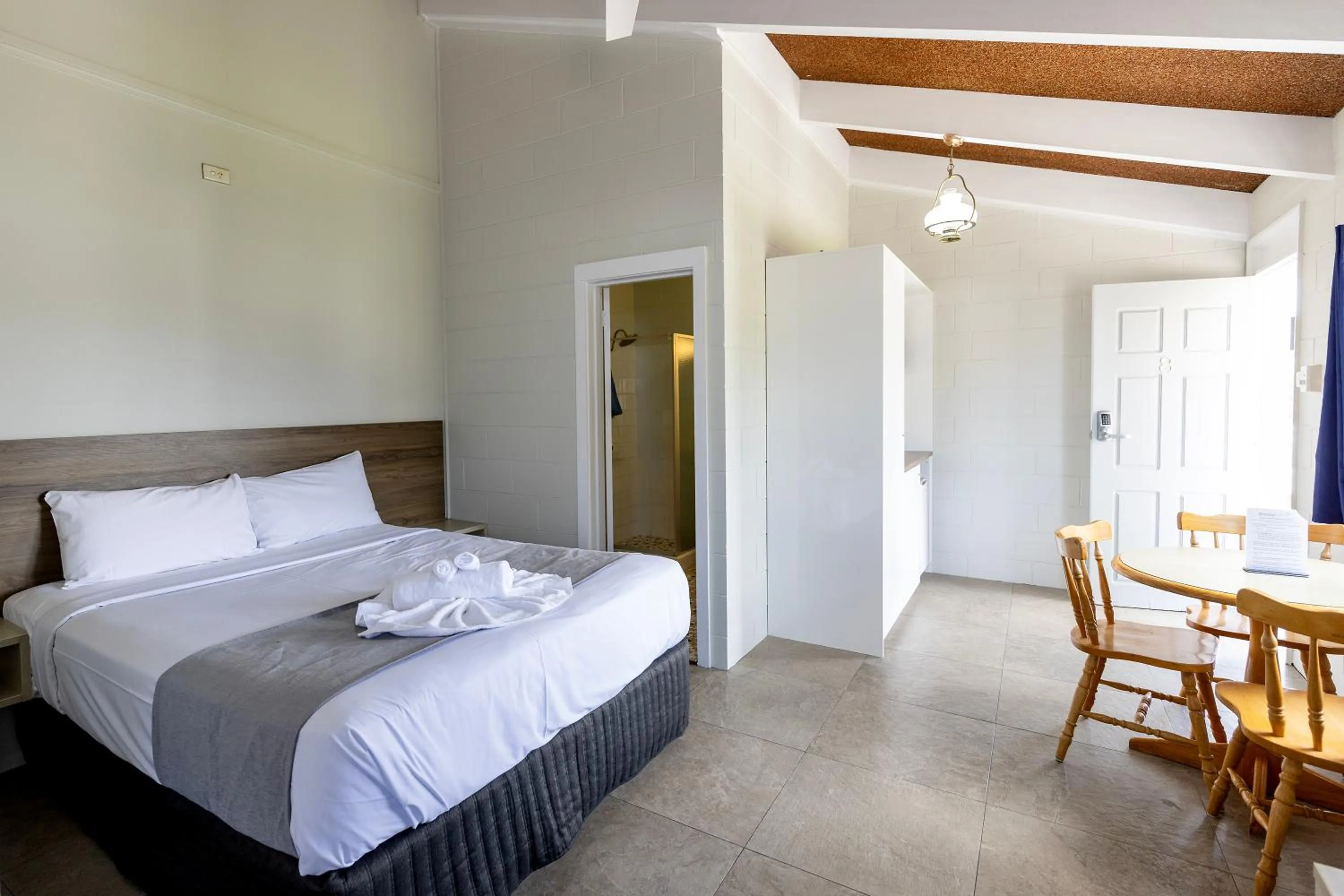 Bed in Breeze Inn 13 Princes Highway, Ulladulla