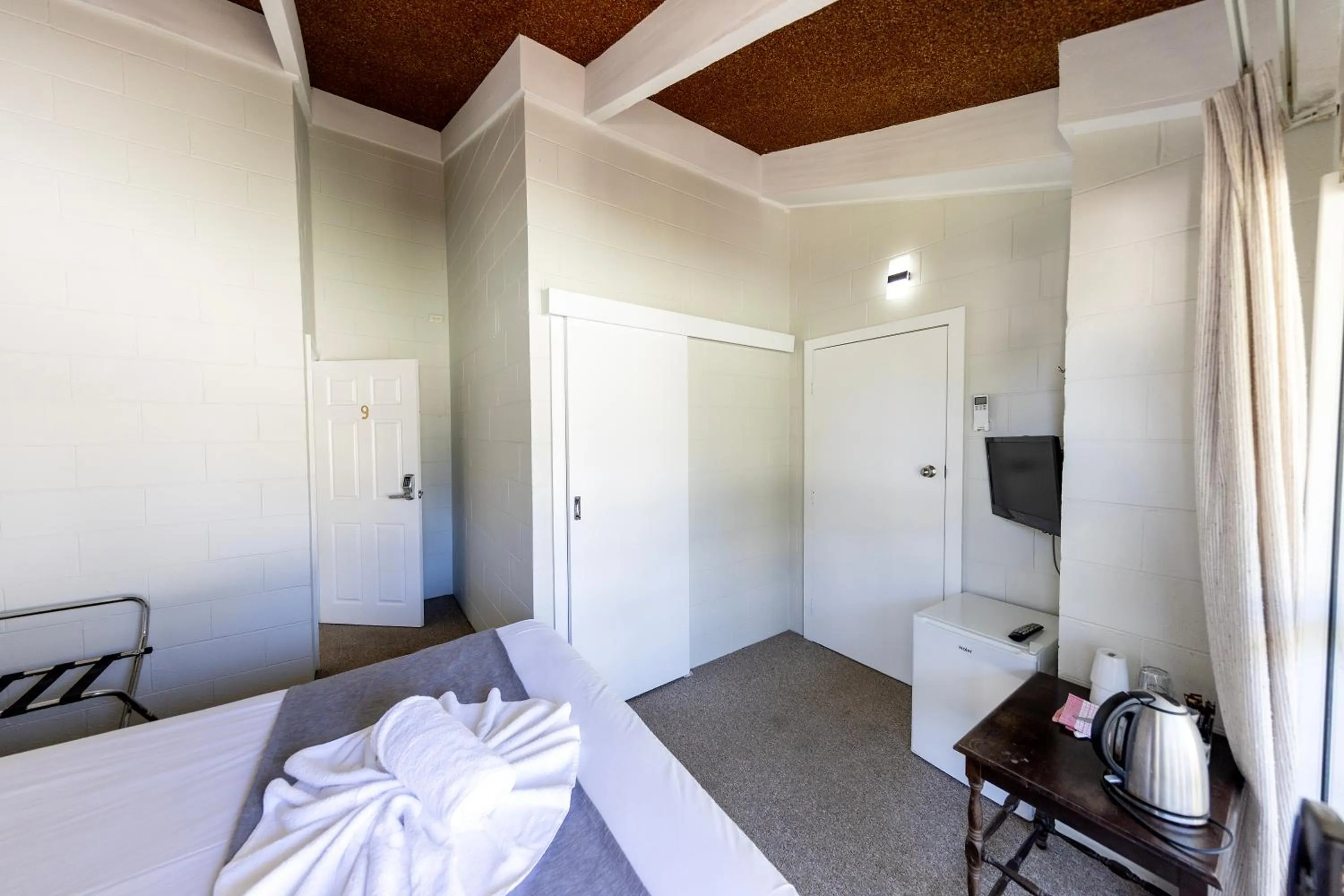 Bed in Breeze Inn 13 Princes Highway, Ulladulla