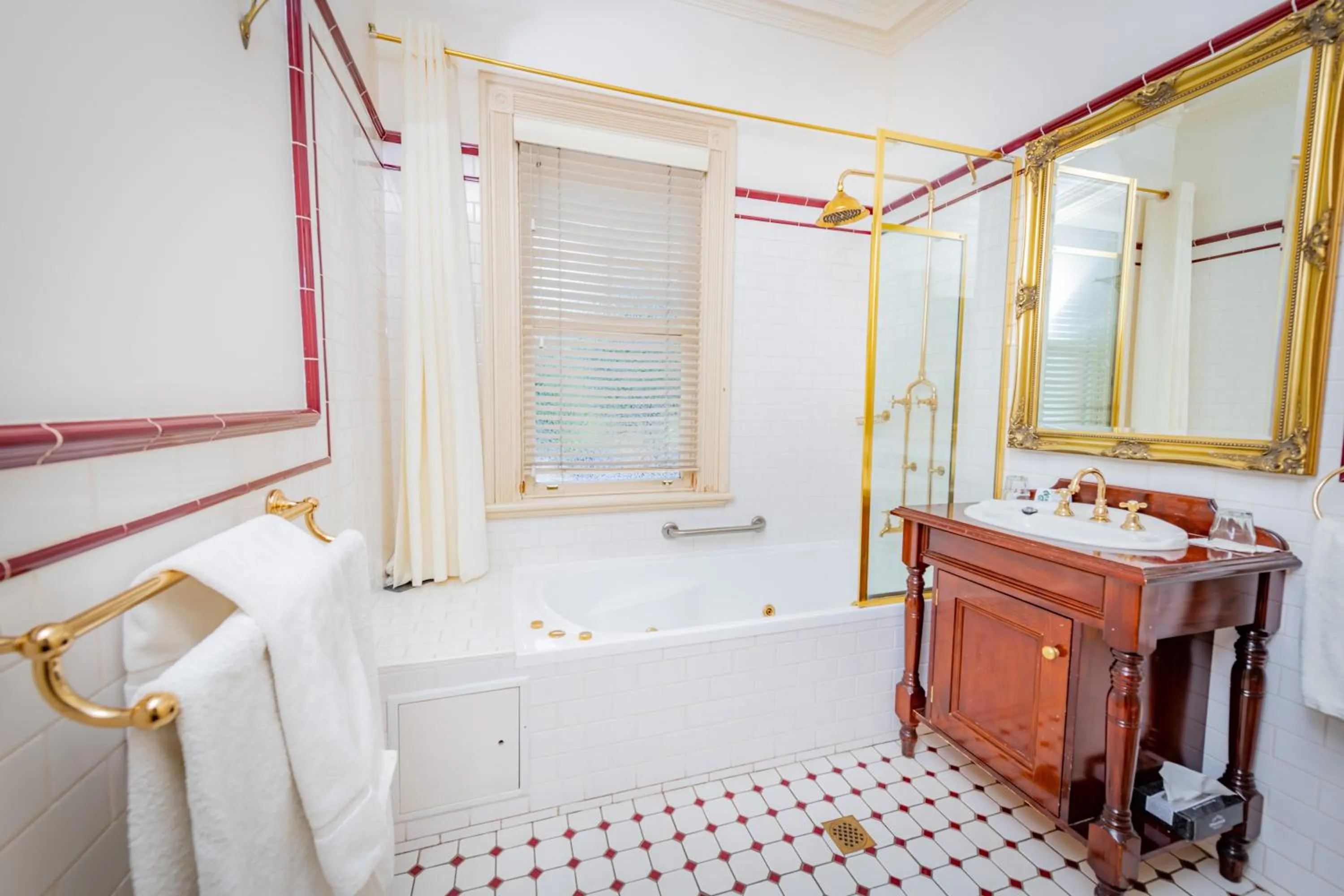 Photo of the whole room in Cobb & Co Court Boutique Hotel