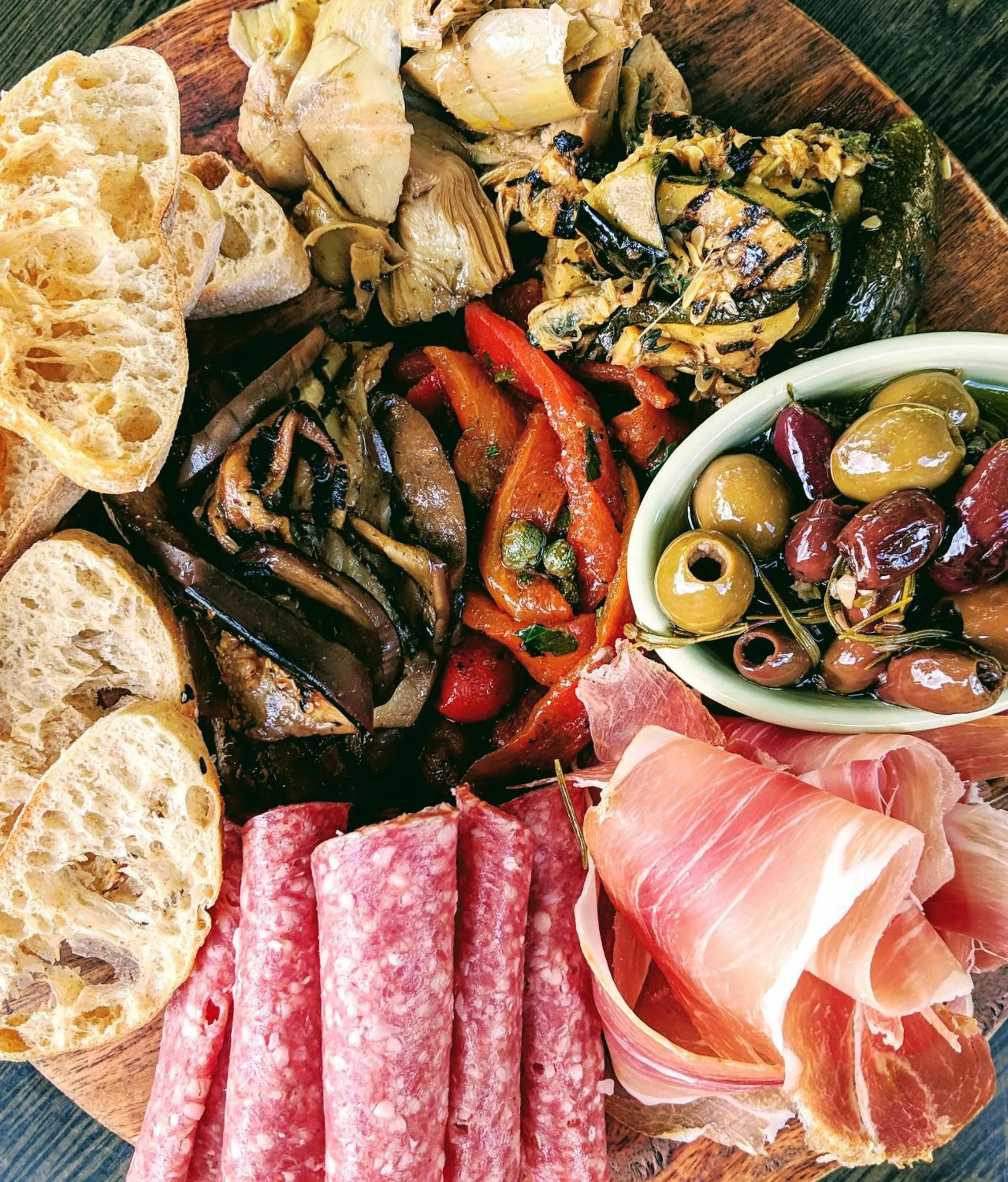 Food and drinks in Oscar's On The Yarra