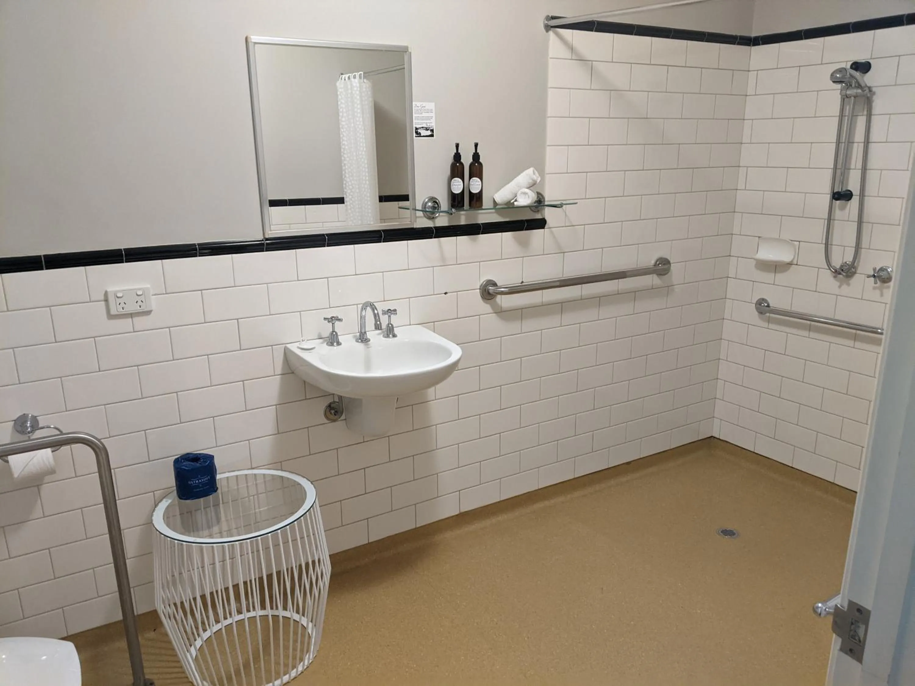 Facility for disabled guests in Oscar's On The Yarra