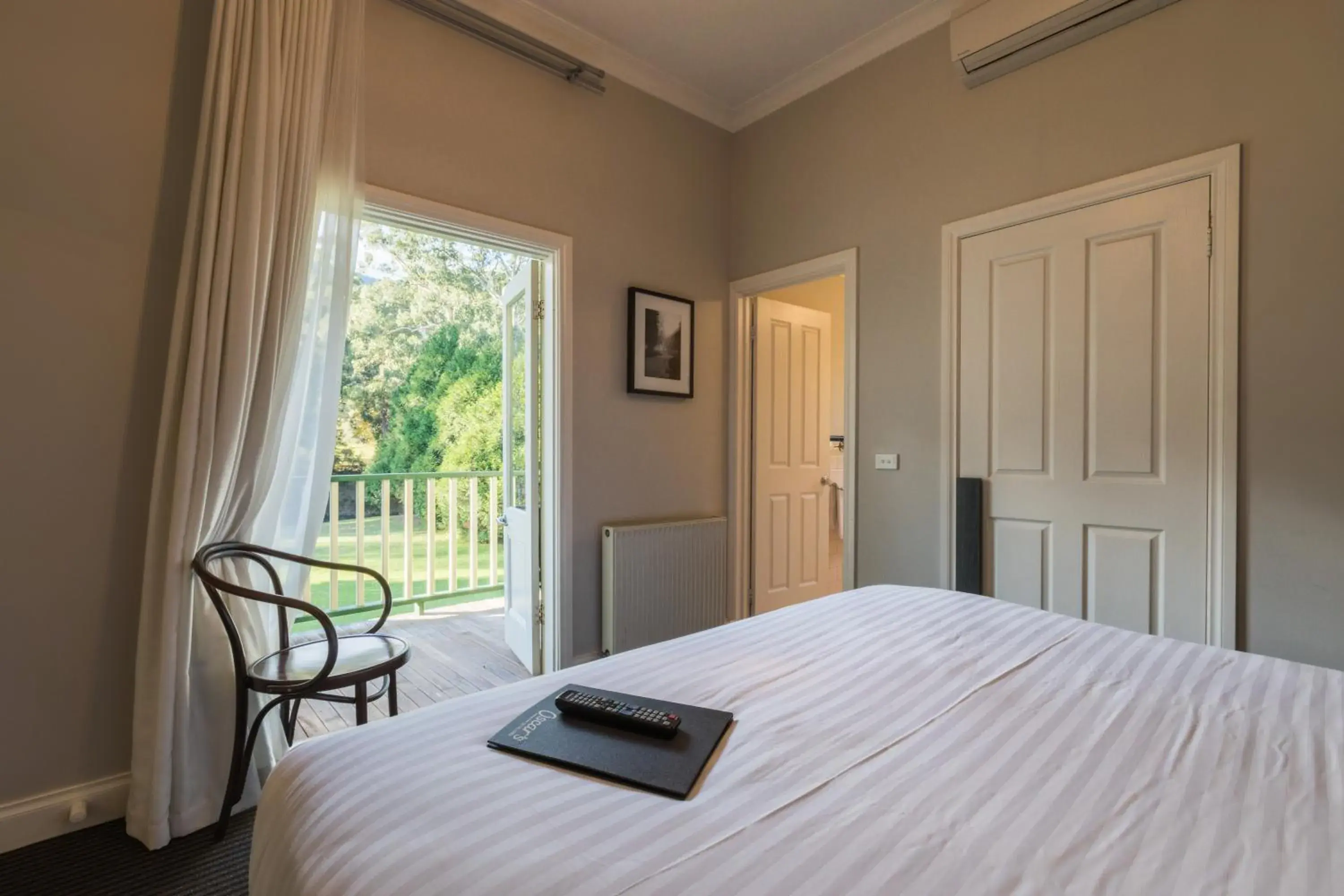 Standard Double or Twin Room in Oscar's On The Yarra Standard Double or Twin Room in Oscar's On The Yarra