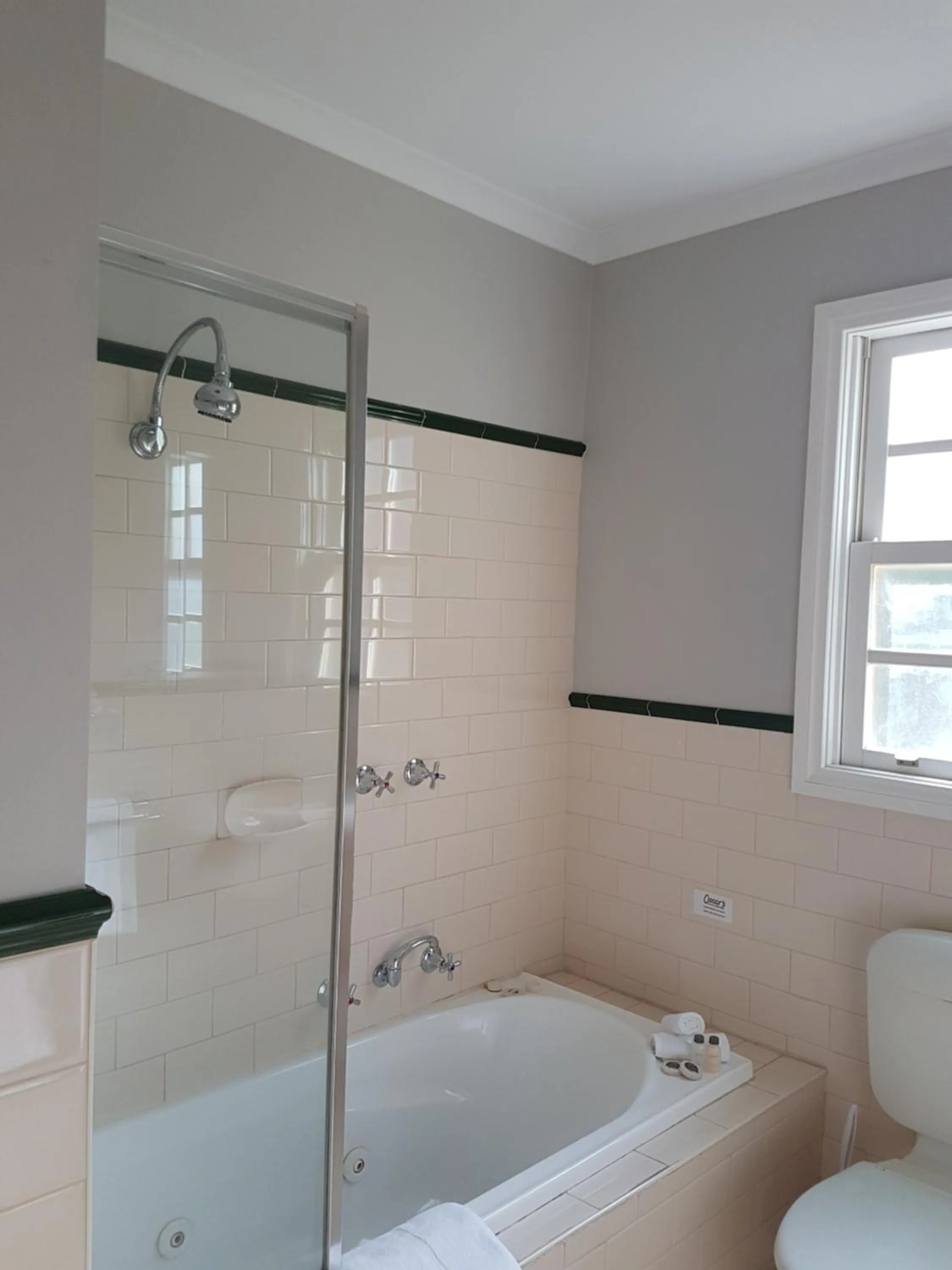 Bath in Oscar's On The Yarra