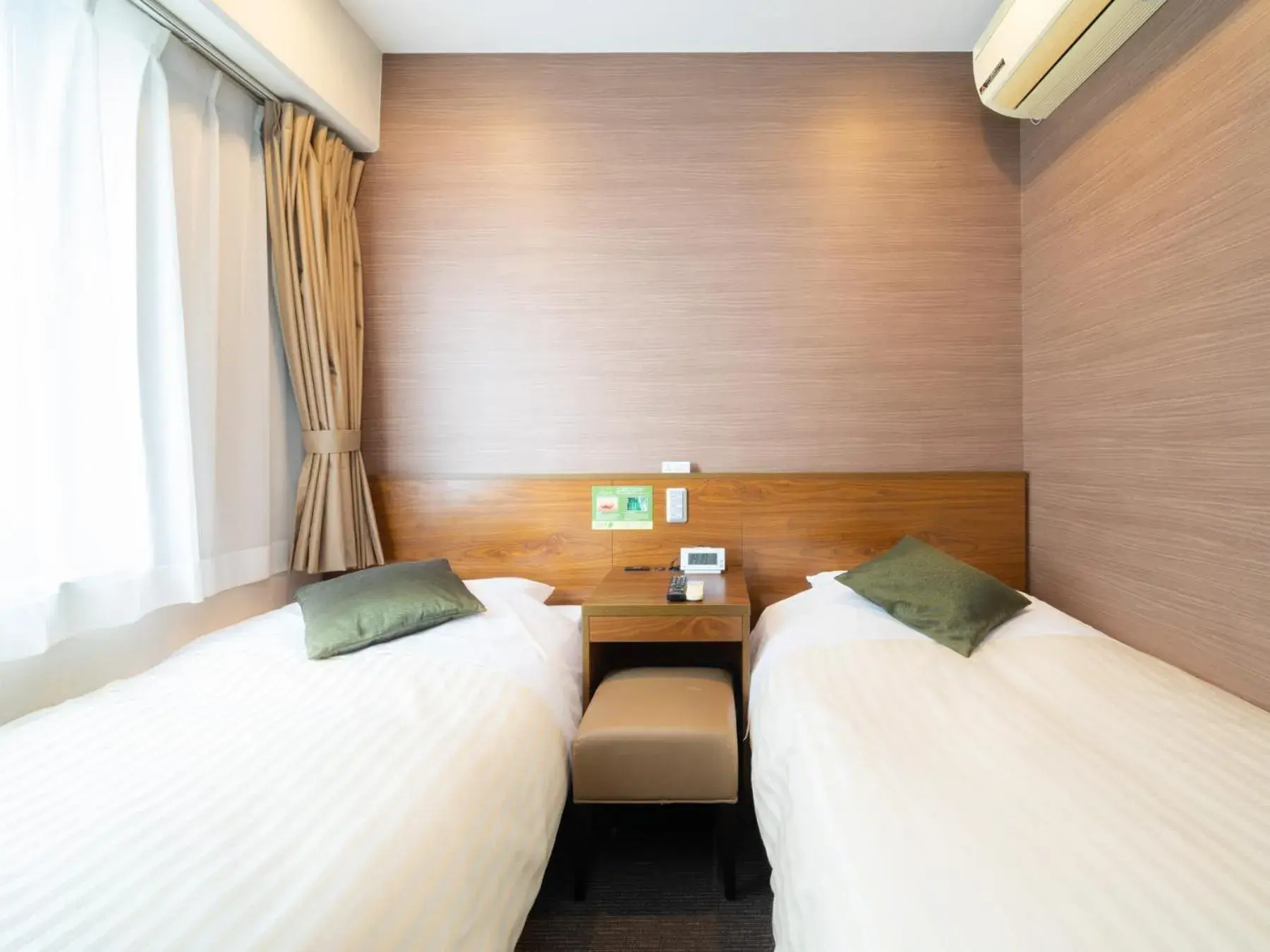 Economy Twin Room - single occupancy - Non-Smoking in Natural Hot Spring SUPER HOTEL Kumamoto Chamber of Commerce Economy Twin Room - single occupancy - Non-Smoking in Natural Hot Spring SUPER HOTEL Kumamoto Chamber of Commerce
