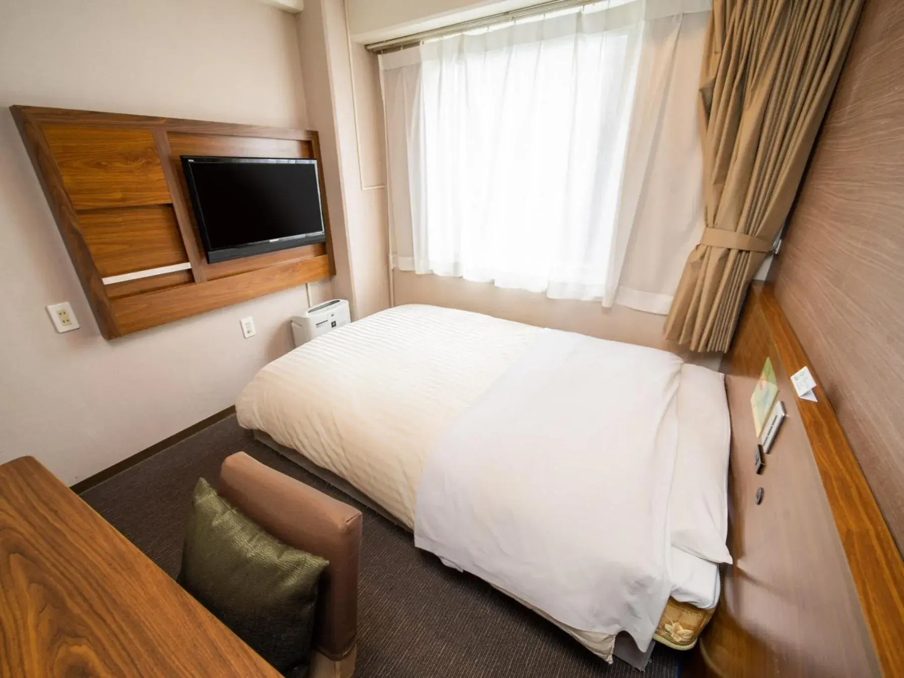 Double Room with Small Double Bed - single occupancy - Non-Smoking in Natural Hot Spring SUPER HOTEL Kumamoto Chamber of Commerce Double Room with Small Double Bed - single occupancy - Non-Smoking in Natural Hot Spring SUPER HOTEL Kumamoto Chamber of Commerce