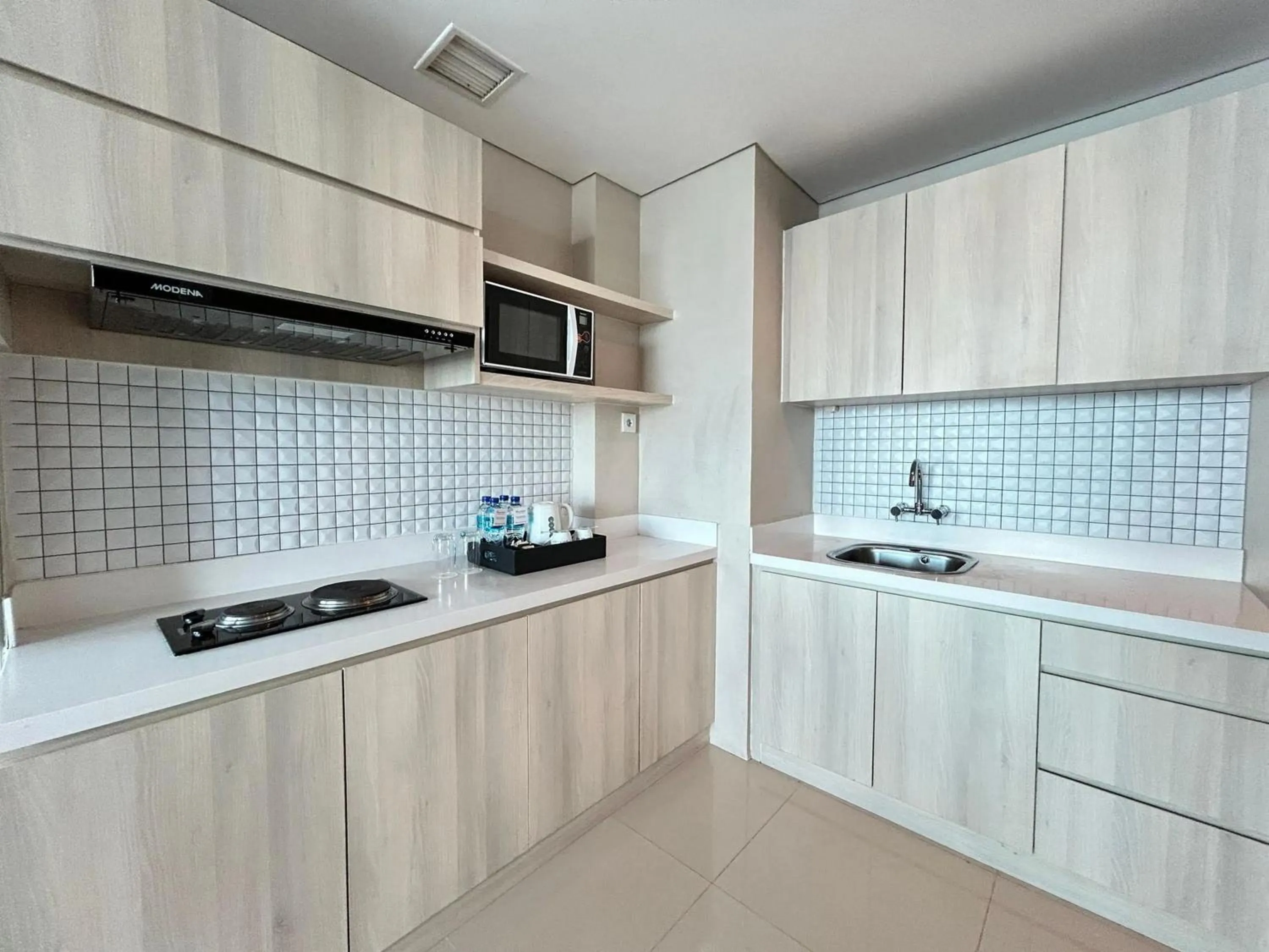 Kitchen or kitchenette in Swiss-Belhotel Balikpapan