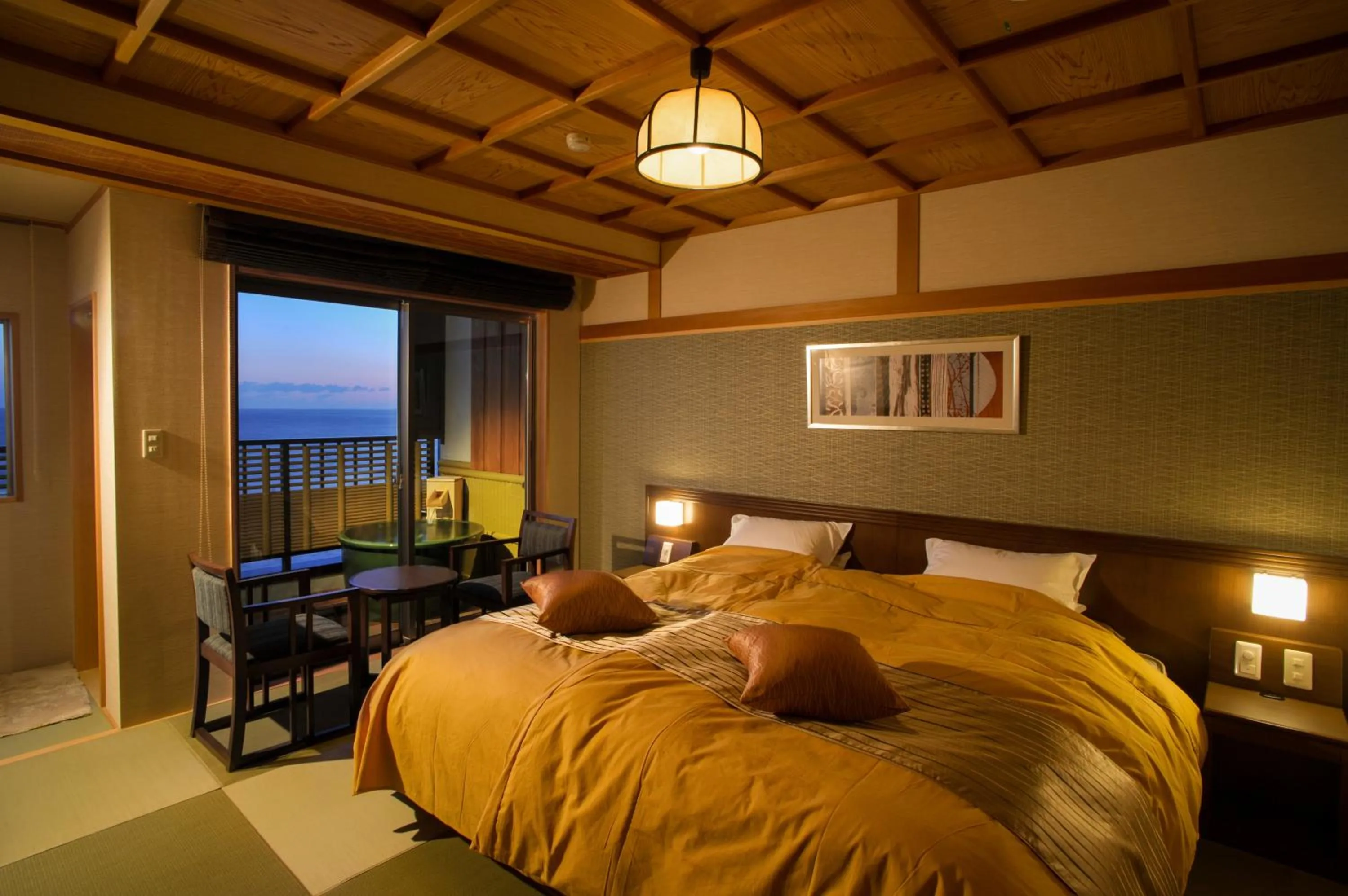 Bedroom, Bed in Inatori Tokai Hotel Yuen