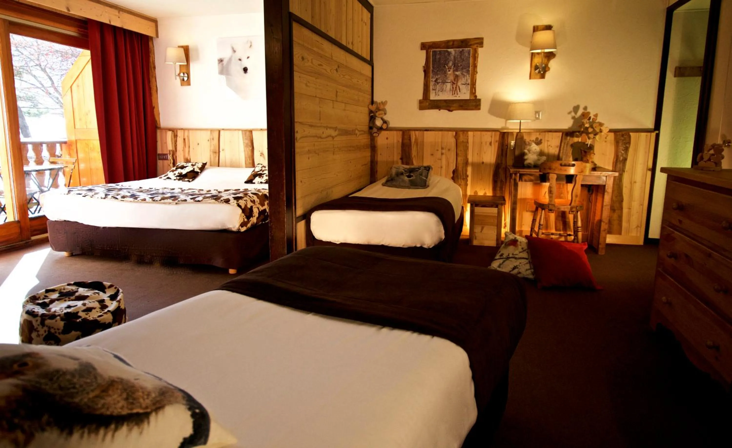 Bedroom in Hôtel Serre Palas