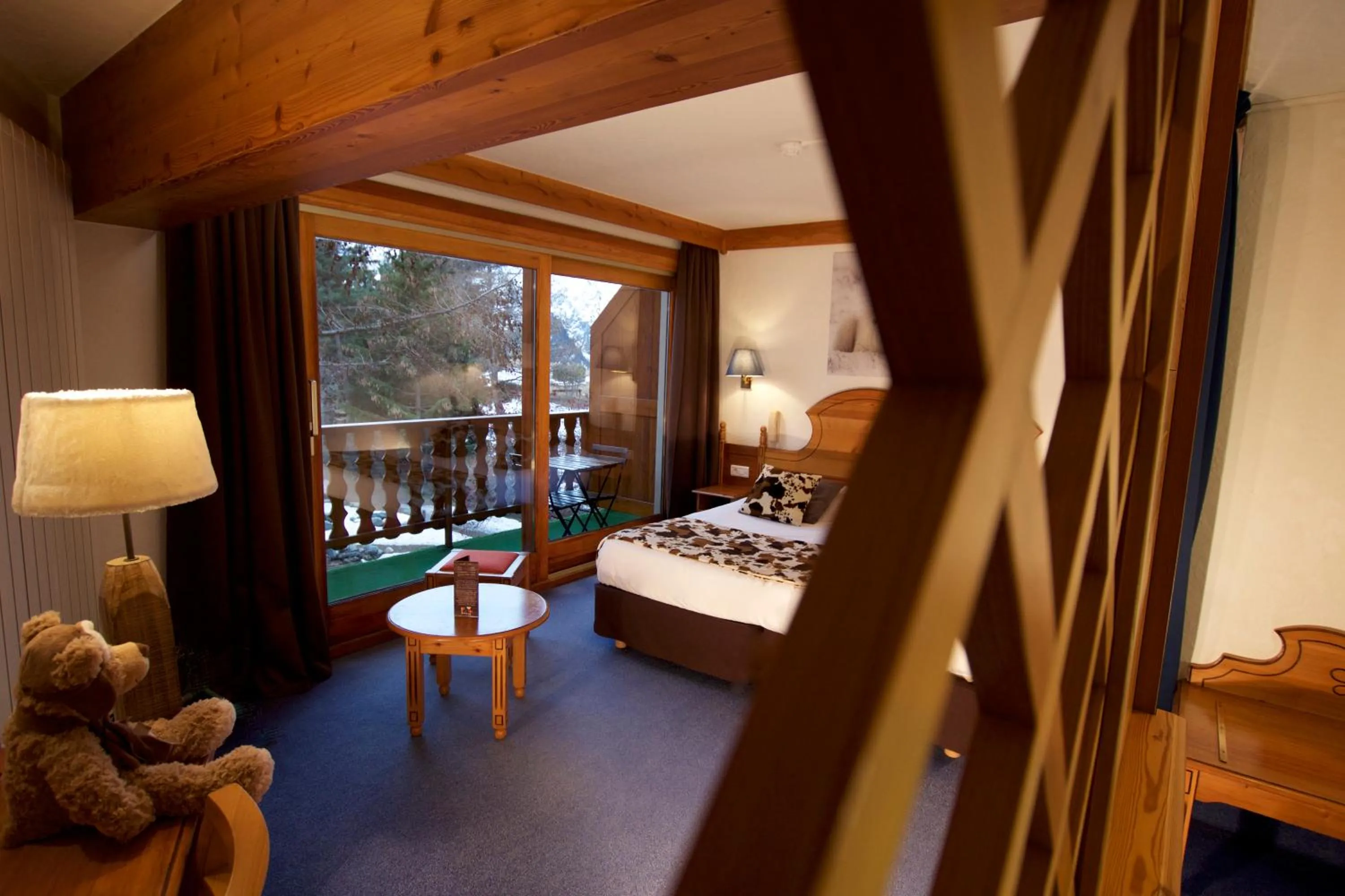 Bedroom in Hôtel Serre Palas