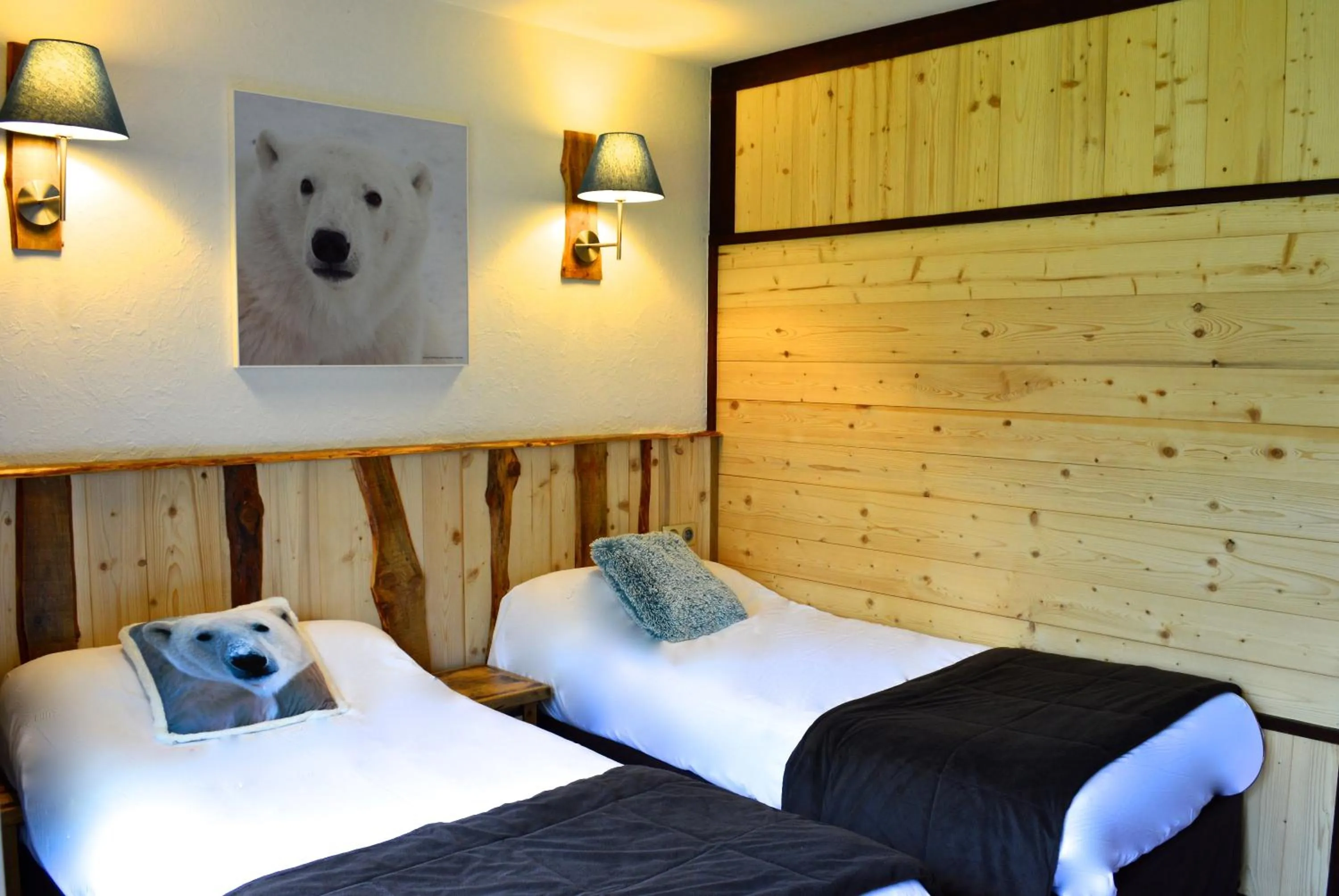 Bedroom in Hôtel Serre Palas