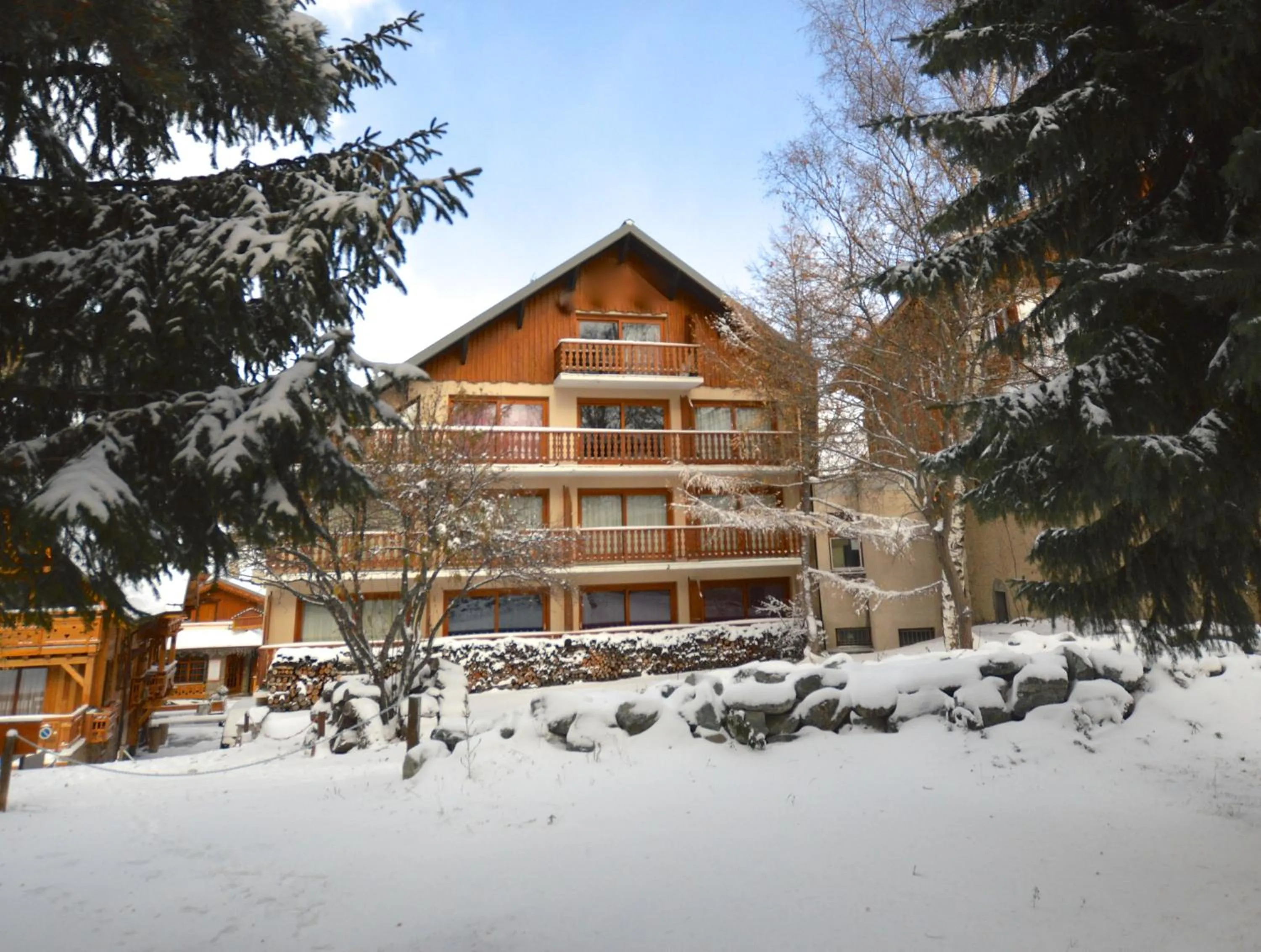 Property building in Hôtel Serre Palas