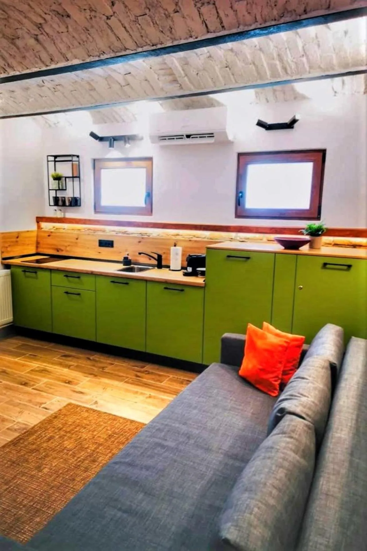 Kitchen or kitchenette in T House