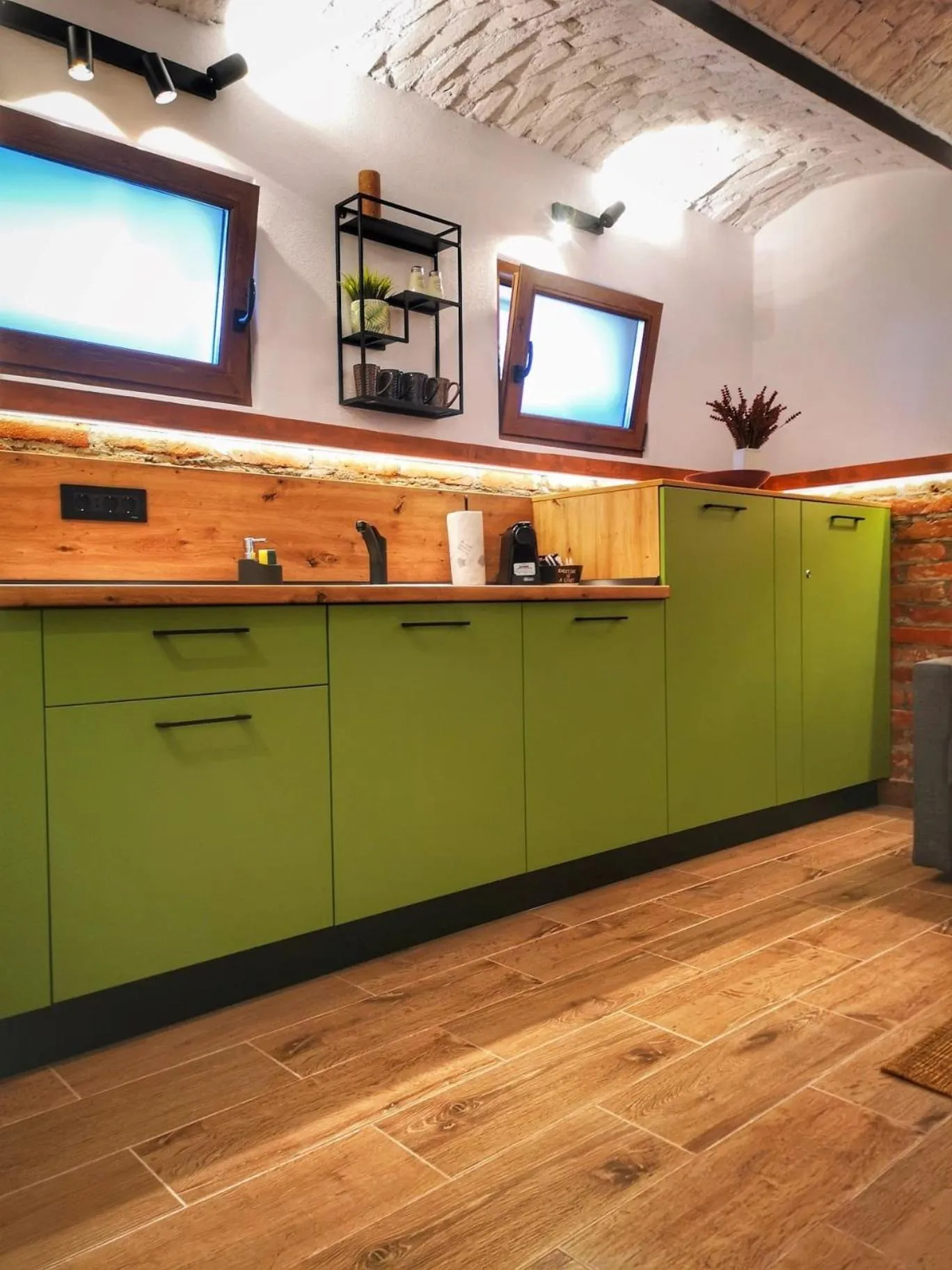 Kitchen or kitchenette in T House