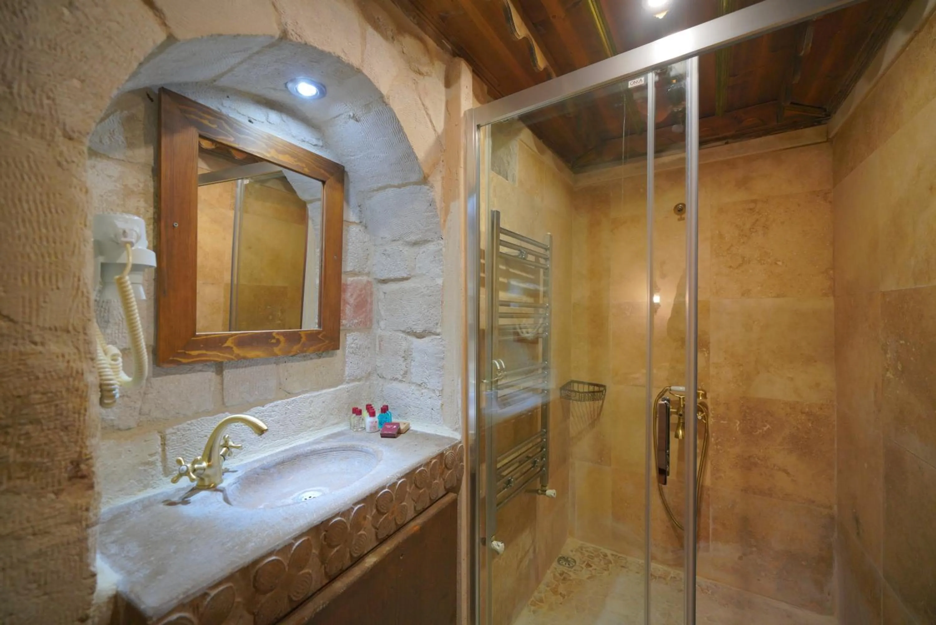 Shower in Fairyland Cave Hotel