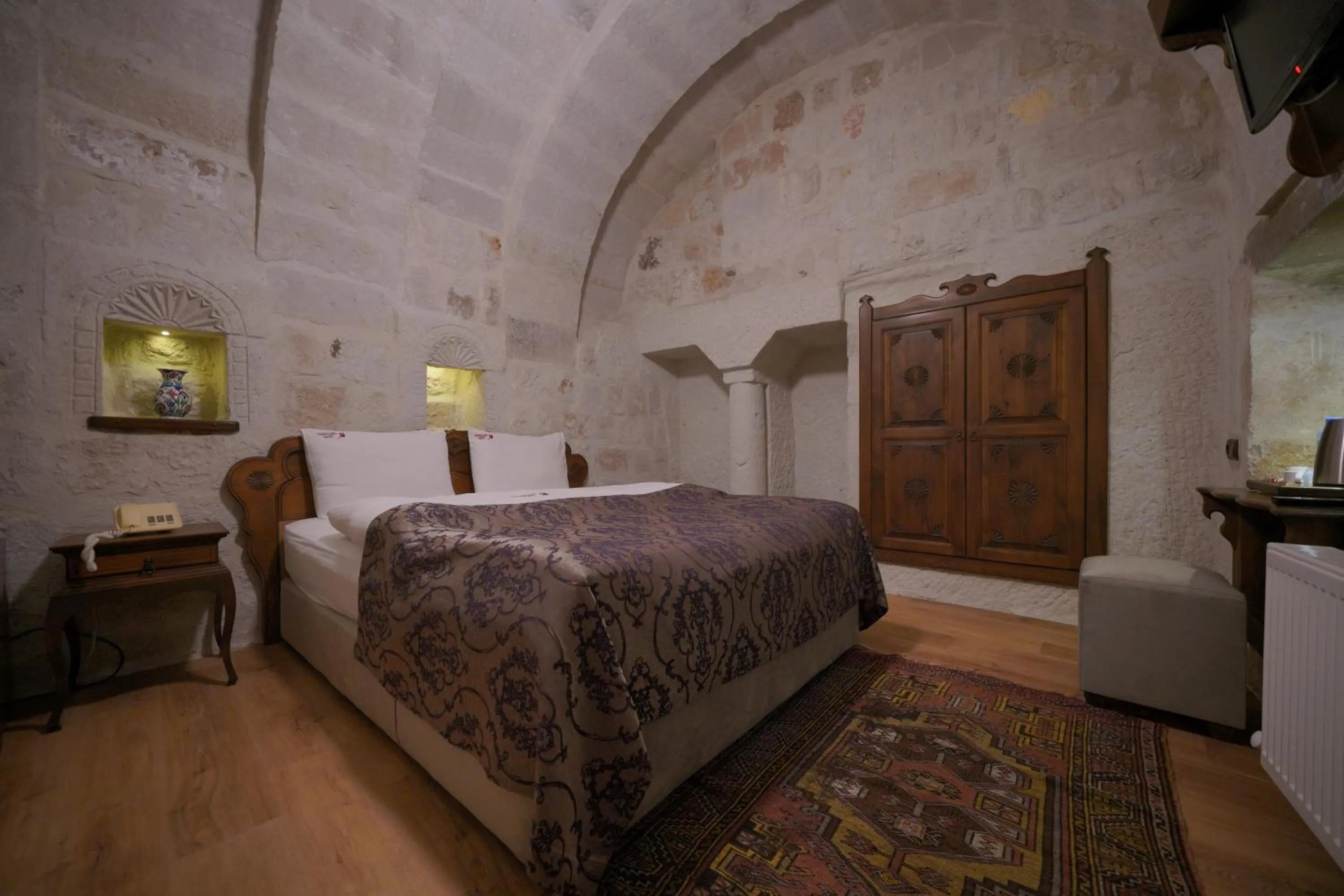 Massage, Bed in Fairyland Cave Hotel