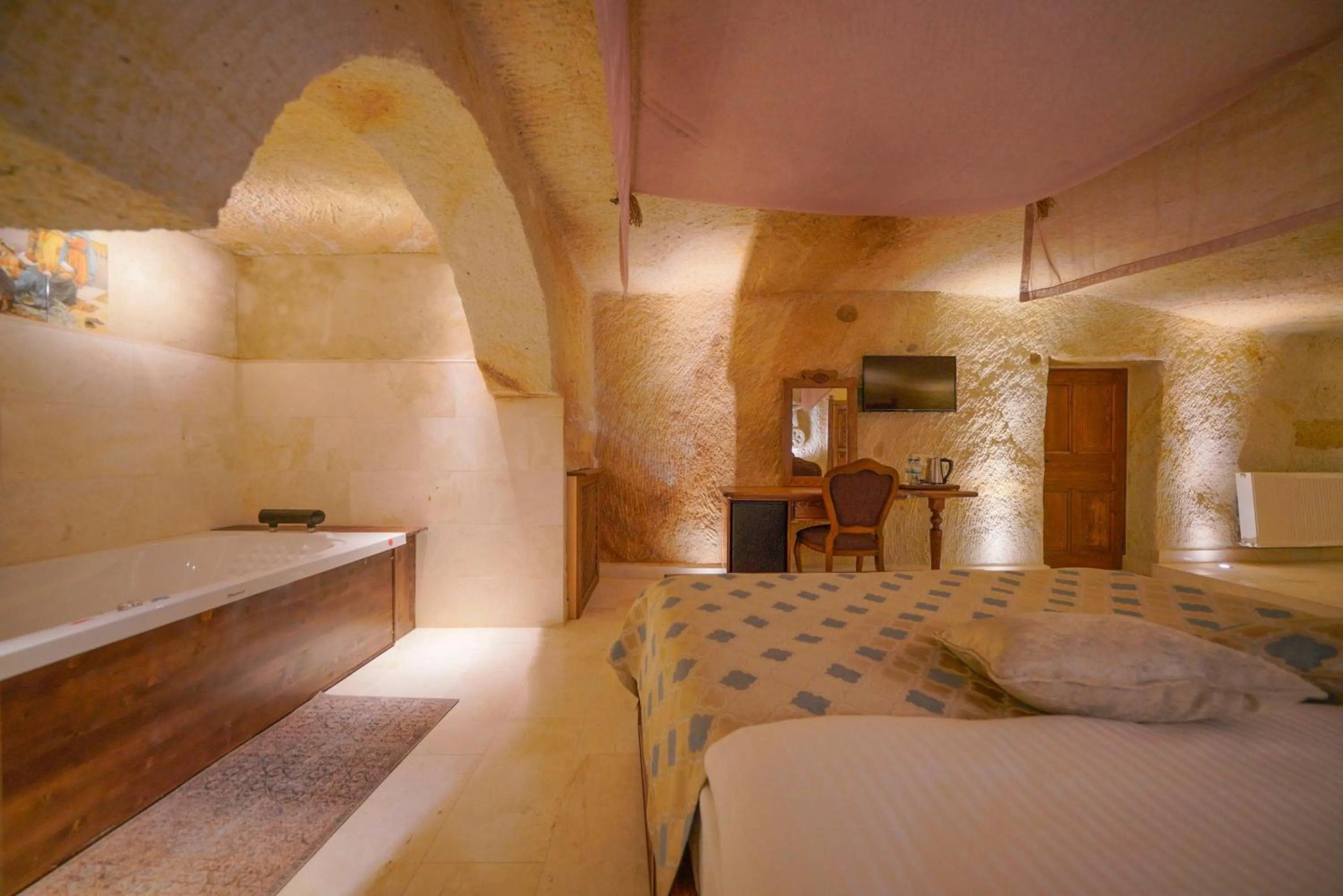 Photo of the whole room, Bed in Fairyland Cave Hotel