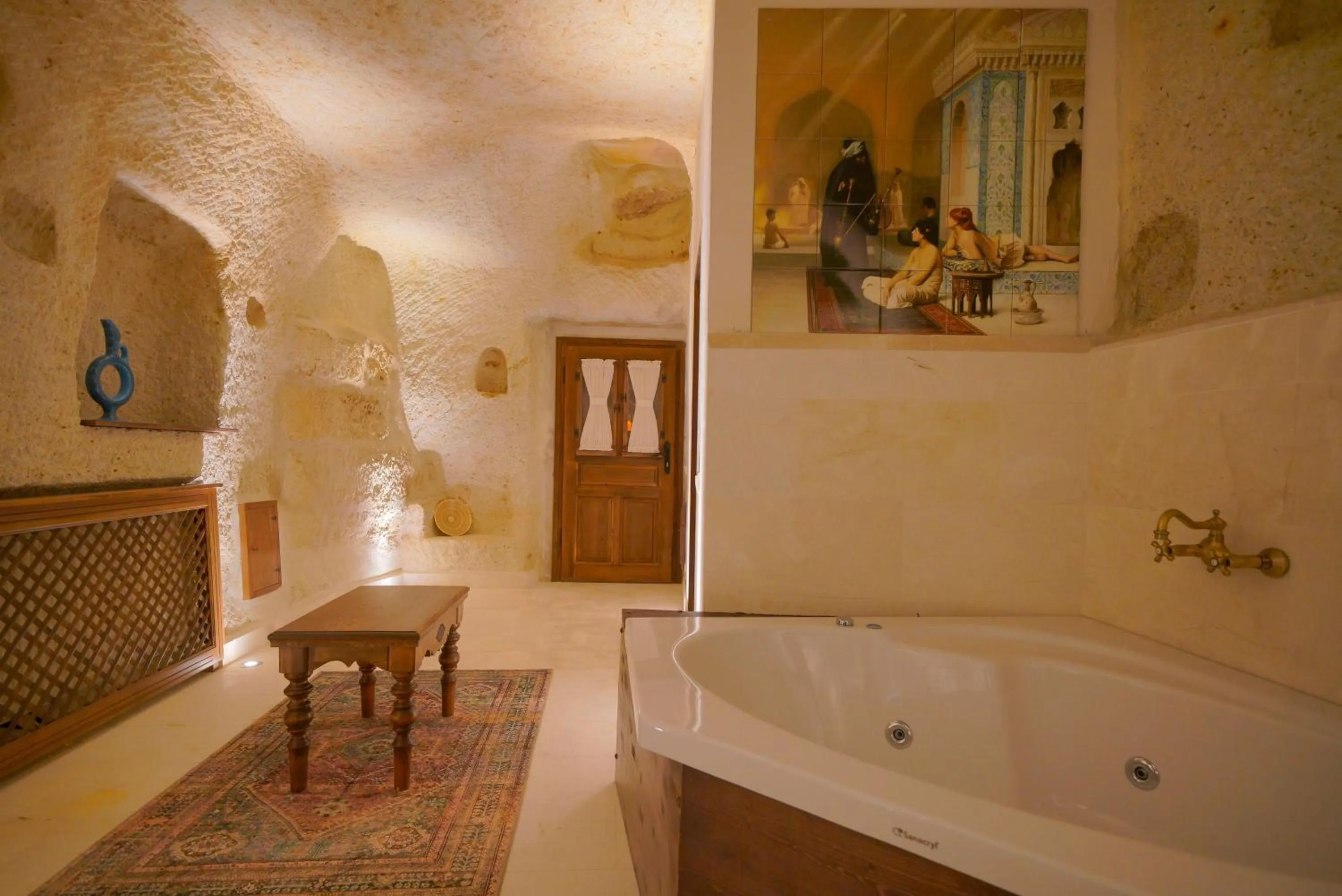 Hot Tub in Fairyland Cave Hotel