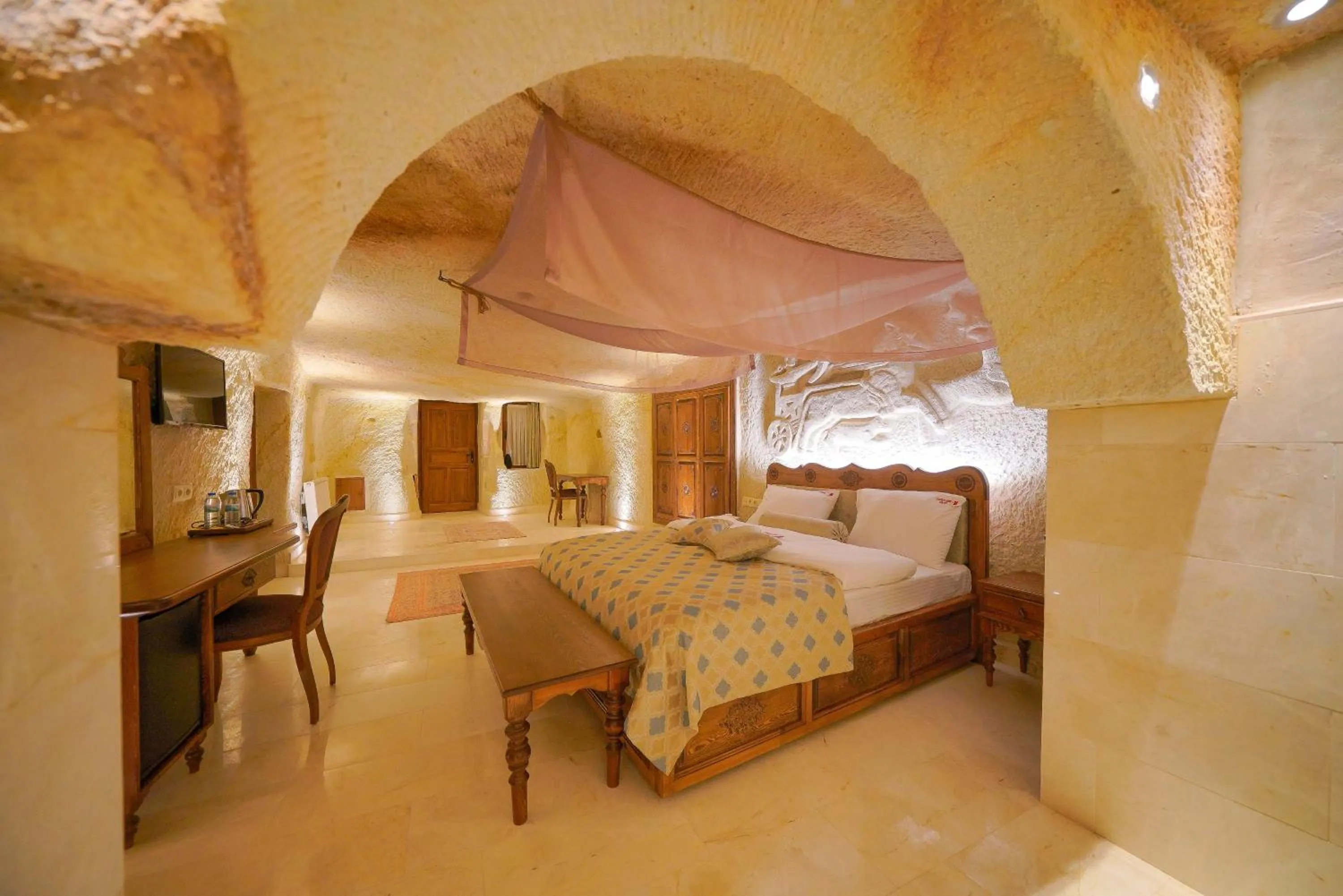 Photo of the whole room, Bed in Fairyland Cave Hotel