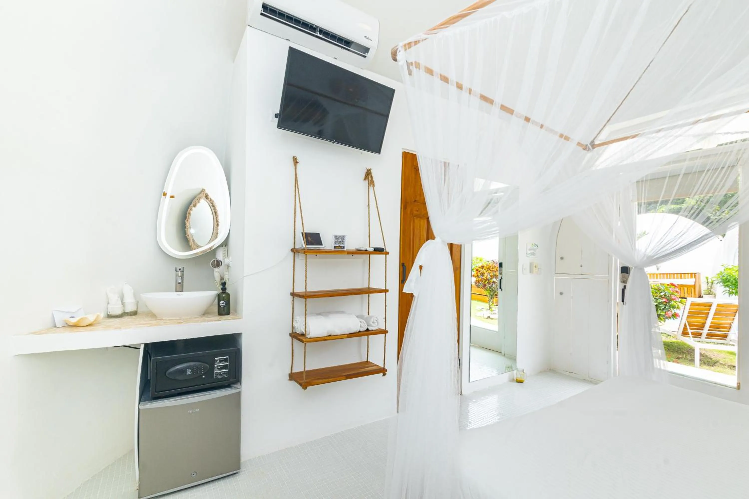 Bed in Igloo Beach Lodge