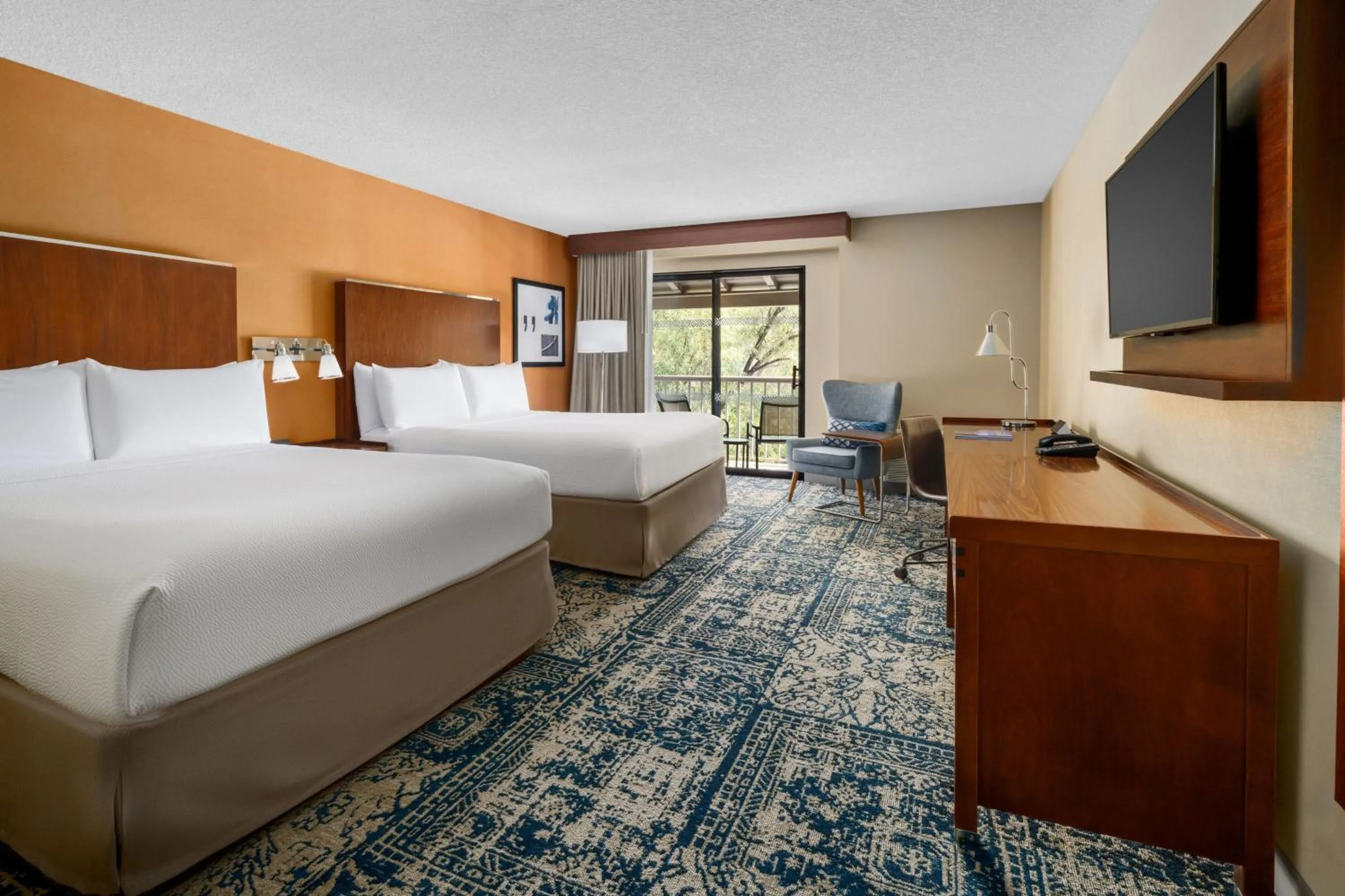 Photo of the whole room, Bed in Four Points by Sheraton Pleasanton