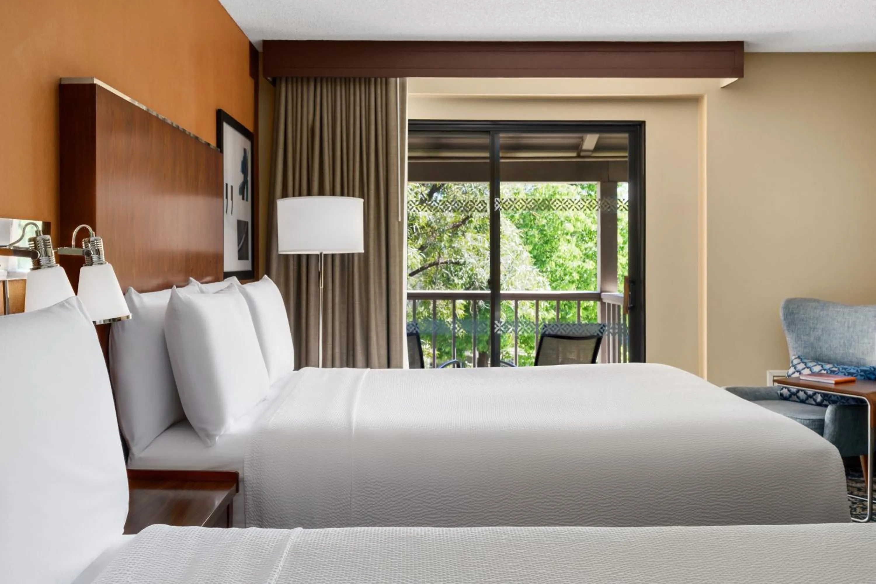 Photo of the whole room, Bed in Four Points by Sheraton Pleasanton