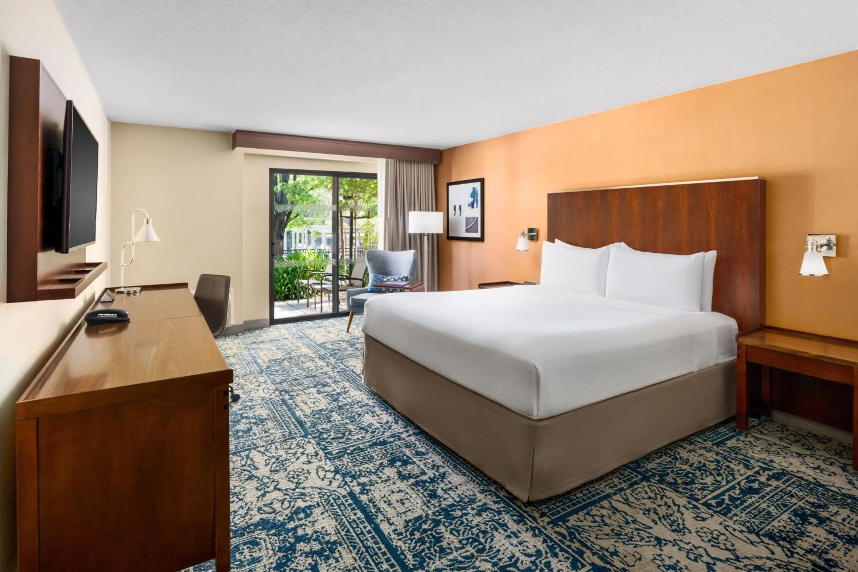 Swimming pool, Bed in Four Points by Sheraton Pleasanton