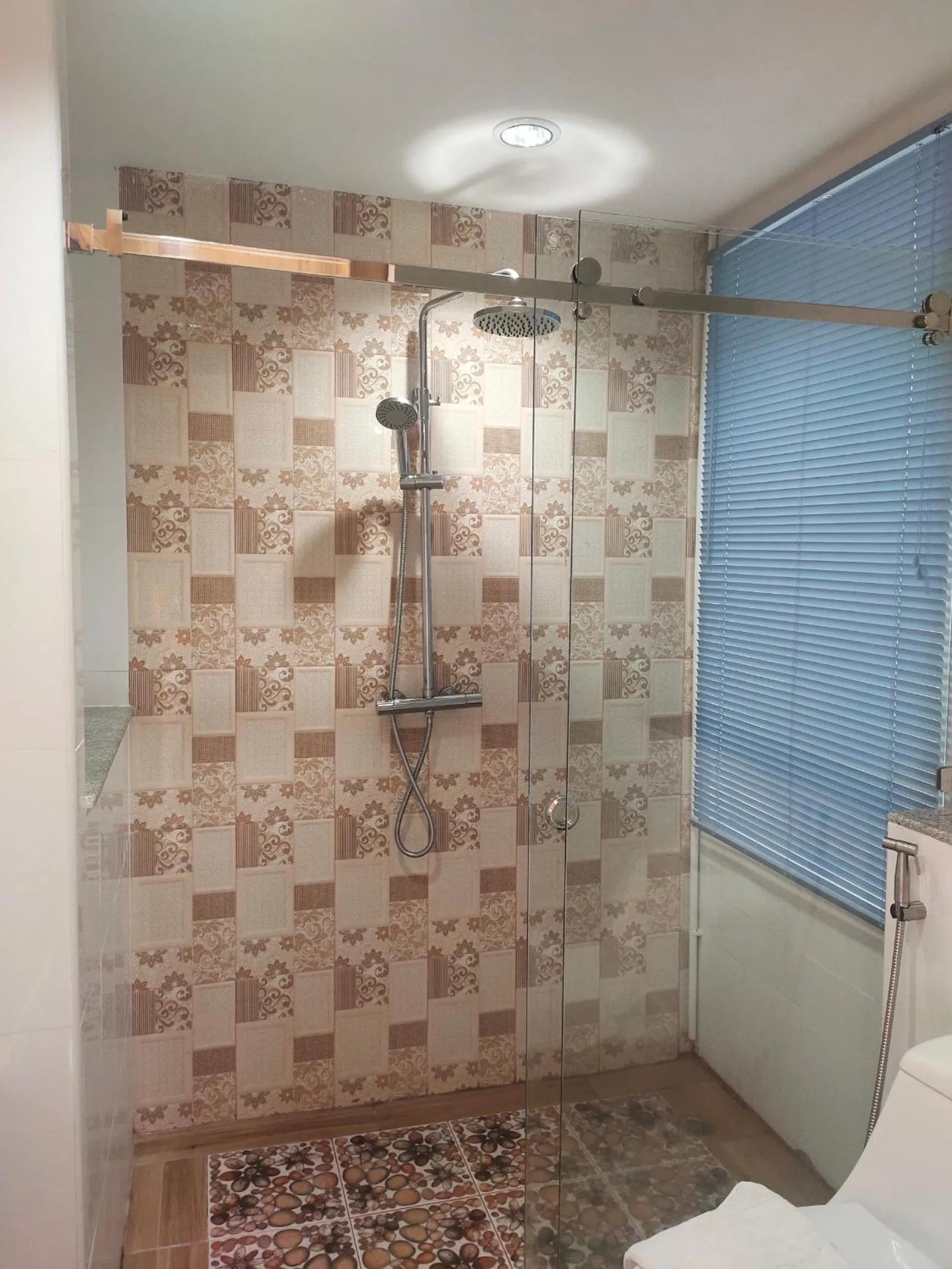 Shower in Yuwadee Resort