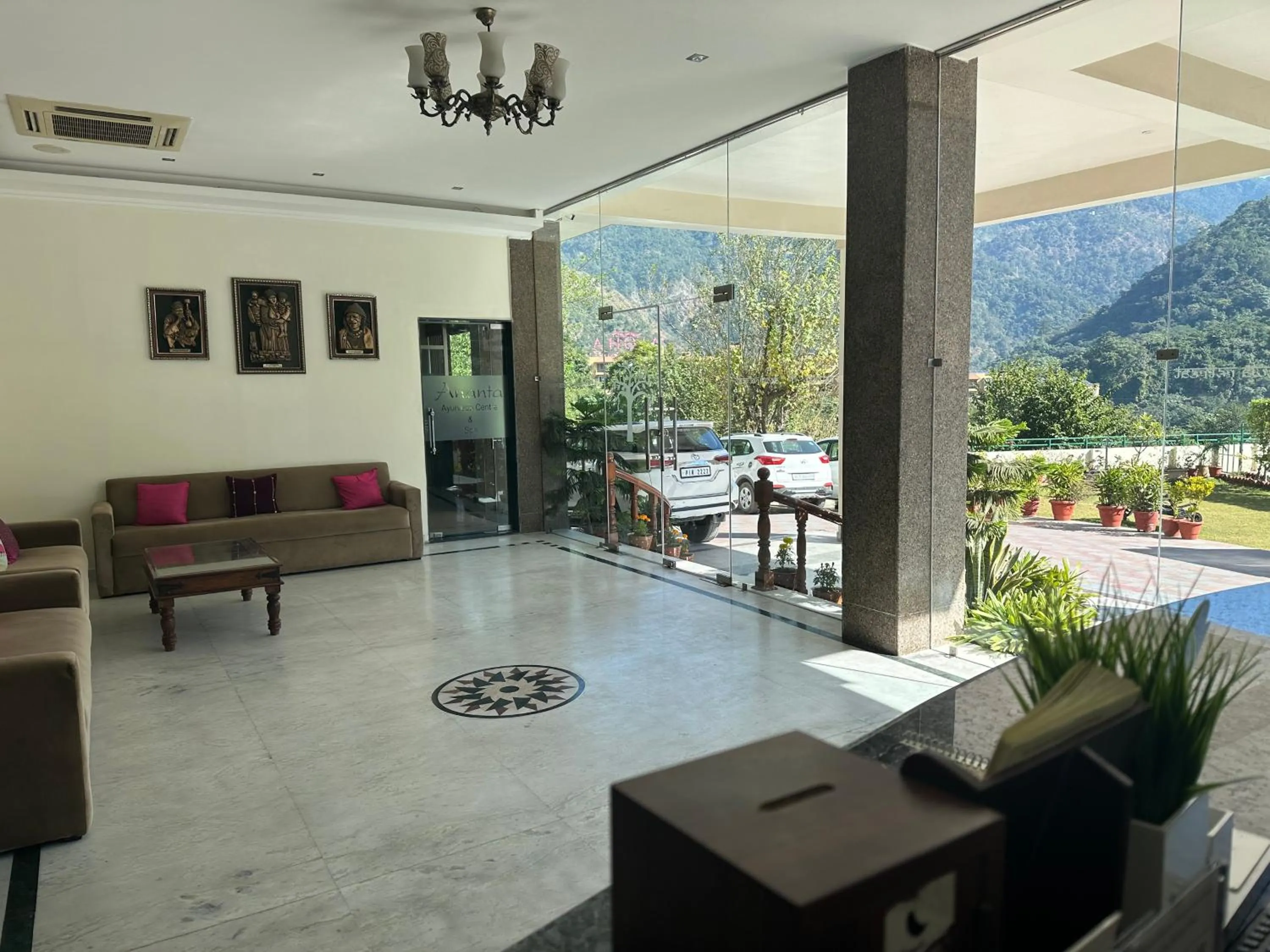 Lobby or reception in Hotel Dewa Retreat- A Himalayan Boutique Hotel