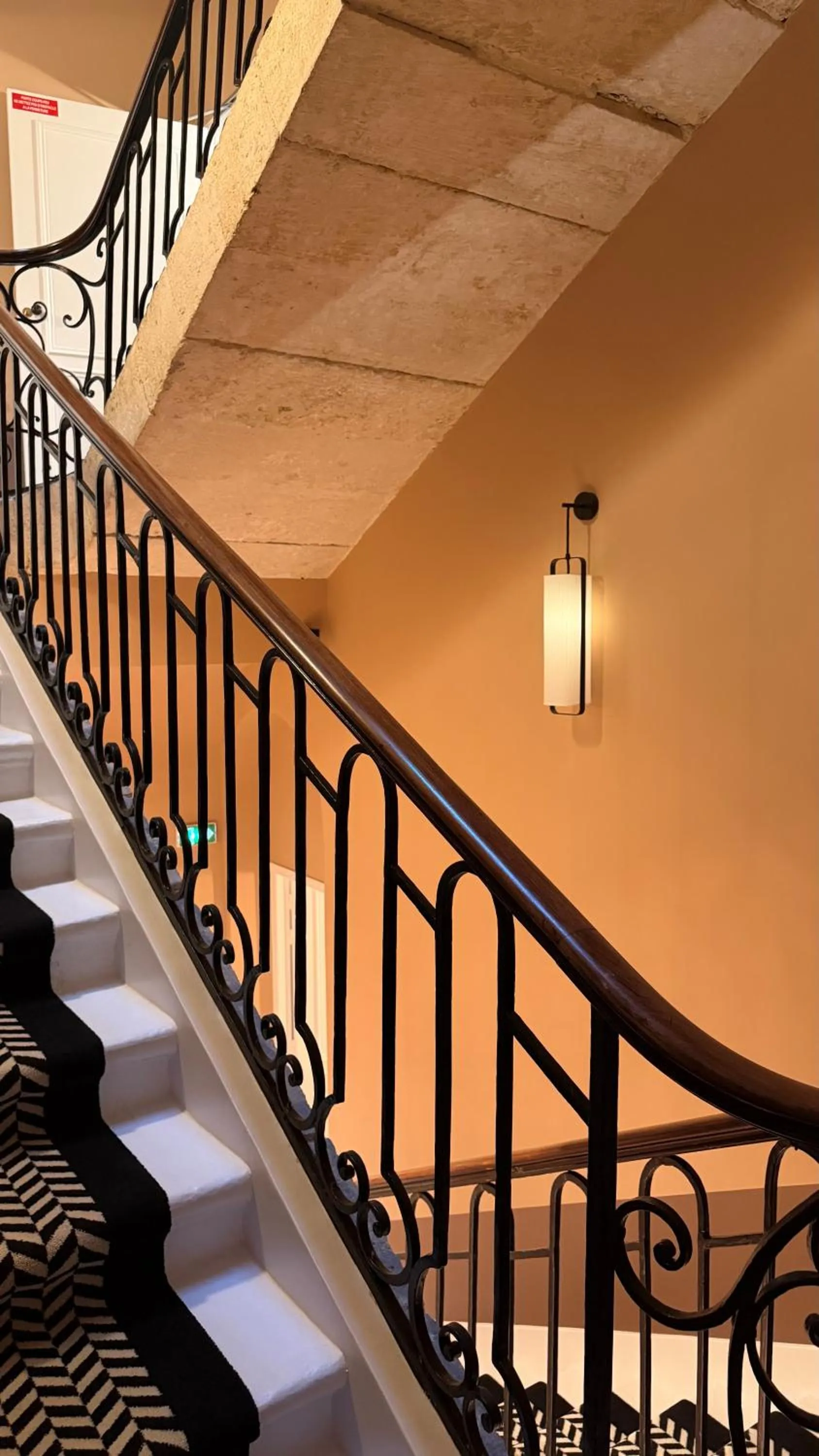 Property building in Hôtel Le Clos Huguerie - Boutique Hôtel - Bordeaux Centre