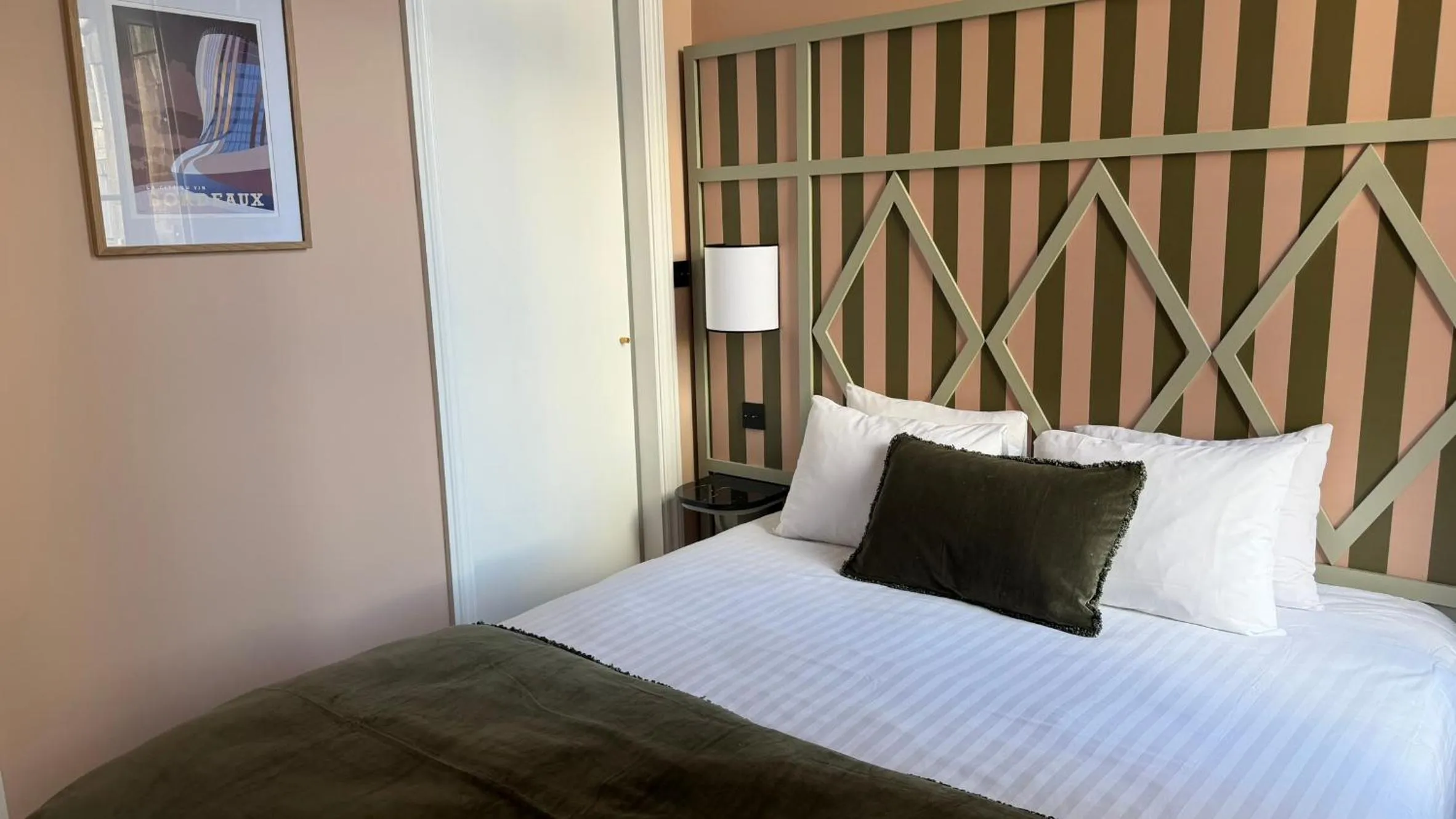 Bedroom, Bed in Hôtel Le Clos Huguerie - Boutique Hôtel - Bordeaux Centre