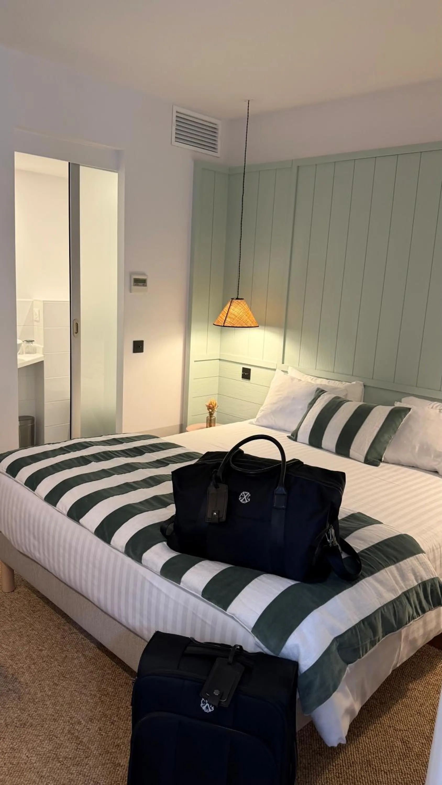 Bedroom, Bed in Hôtel Le Clos Huguerie - Boutique Hôtel - Bordeaux Centre