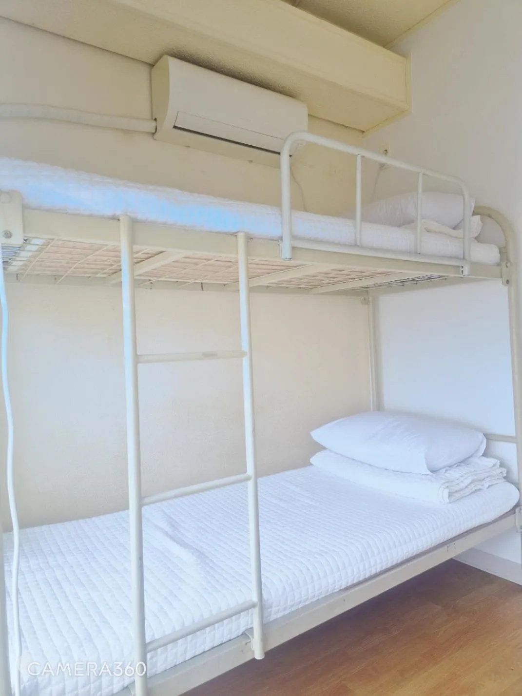 Bed in Mamas and Papas Guesthouse and Apartments in Seoul