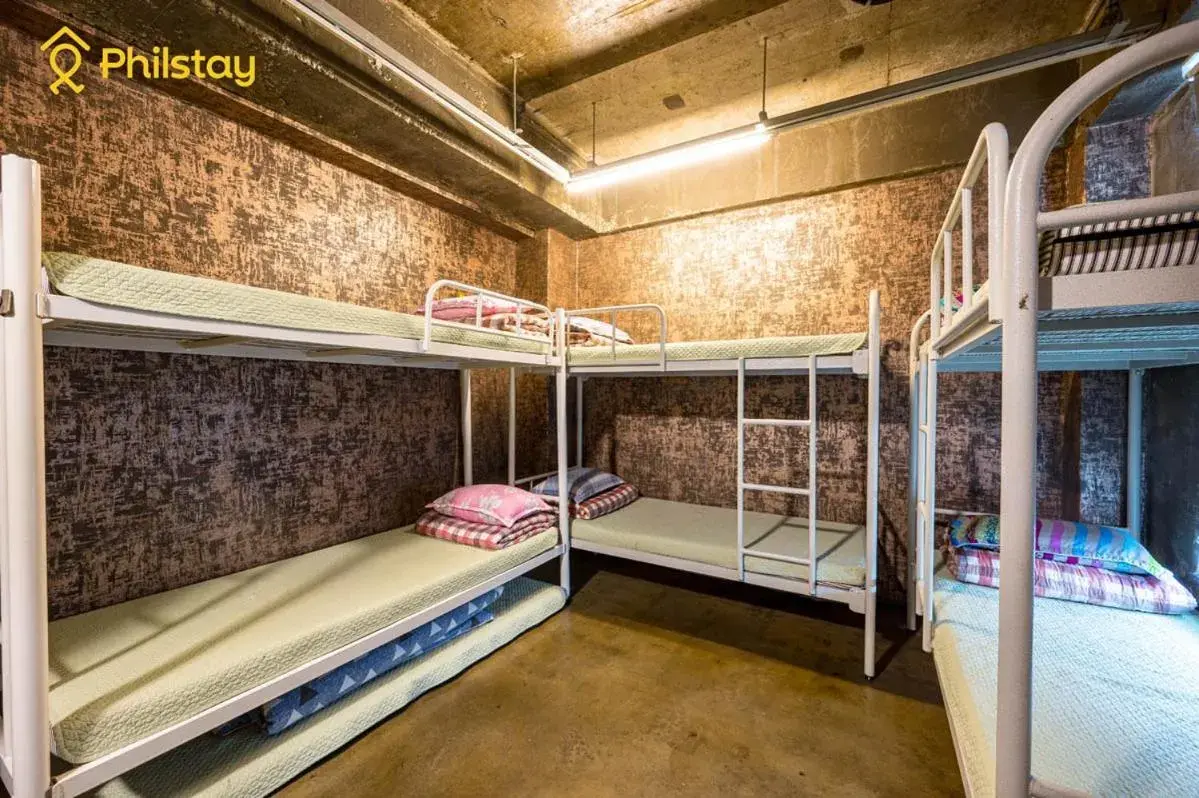 Bed in 6-Bed Female Dormitory Room in Mamas and Papas Guesthouse and Apartments in Seoul Bed in 6-Bed Female Dormitory Room in Mamas and Papas Guesthouse and Apartments in Seoul