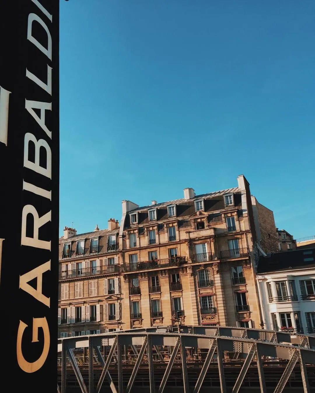 Property building in Eiffel Villa Garibaldi