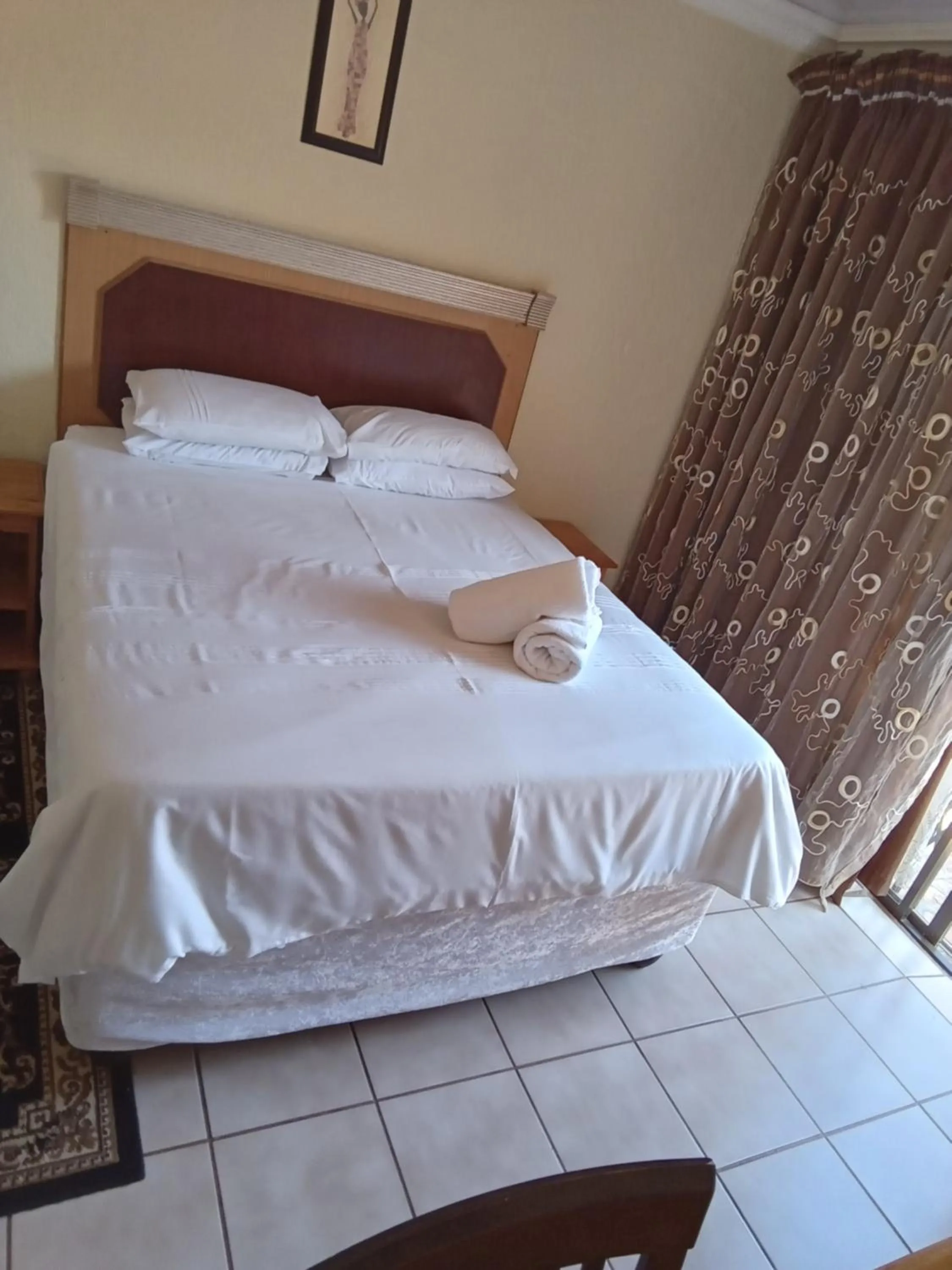 Bedroom, Bed in Kgatholoha guest house