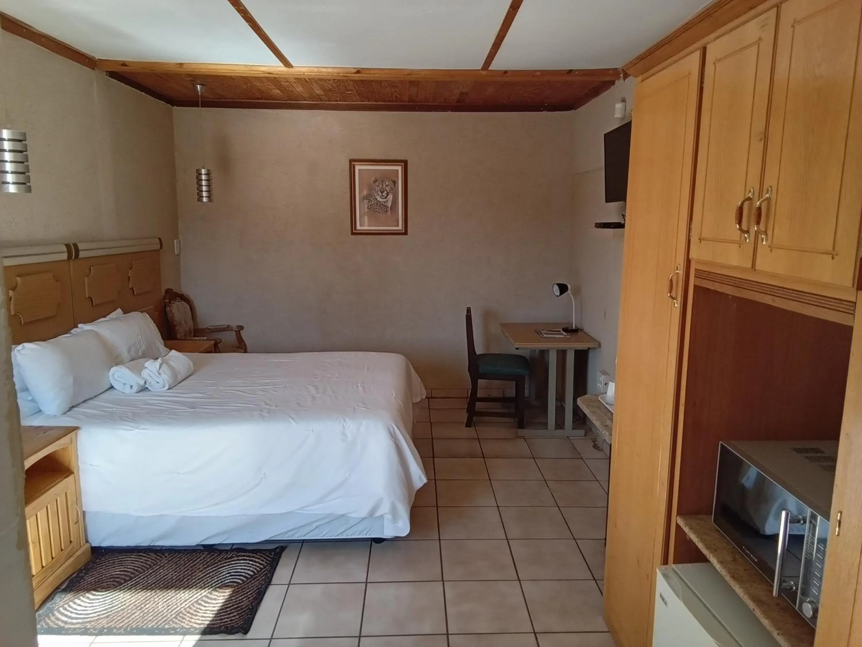 Photo of the whole room, Bed in Kgatholoha guest house