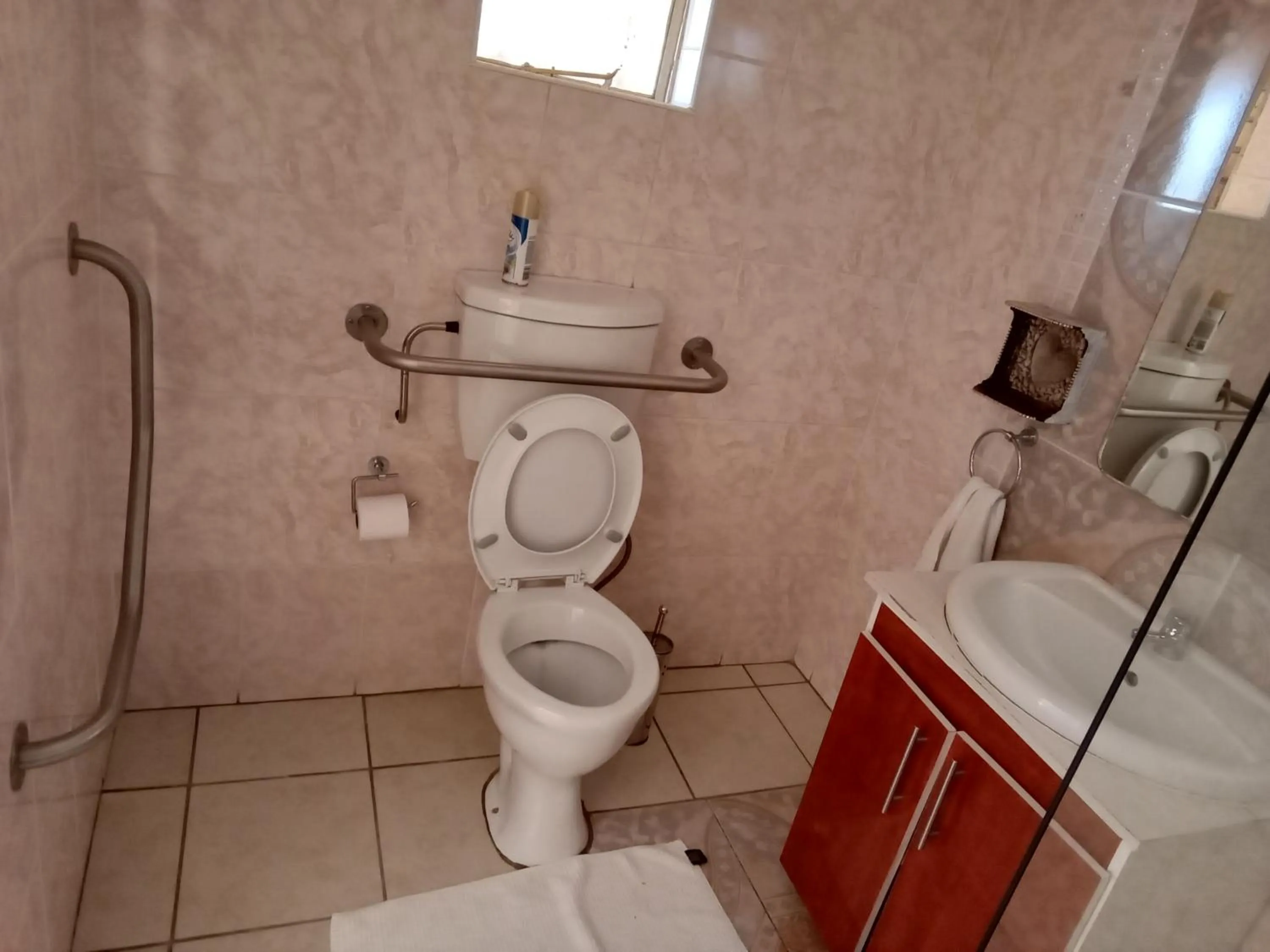 Shower in Kgatholoha guest house