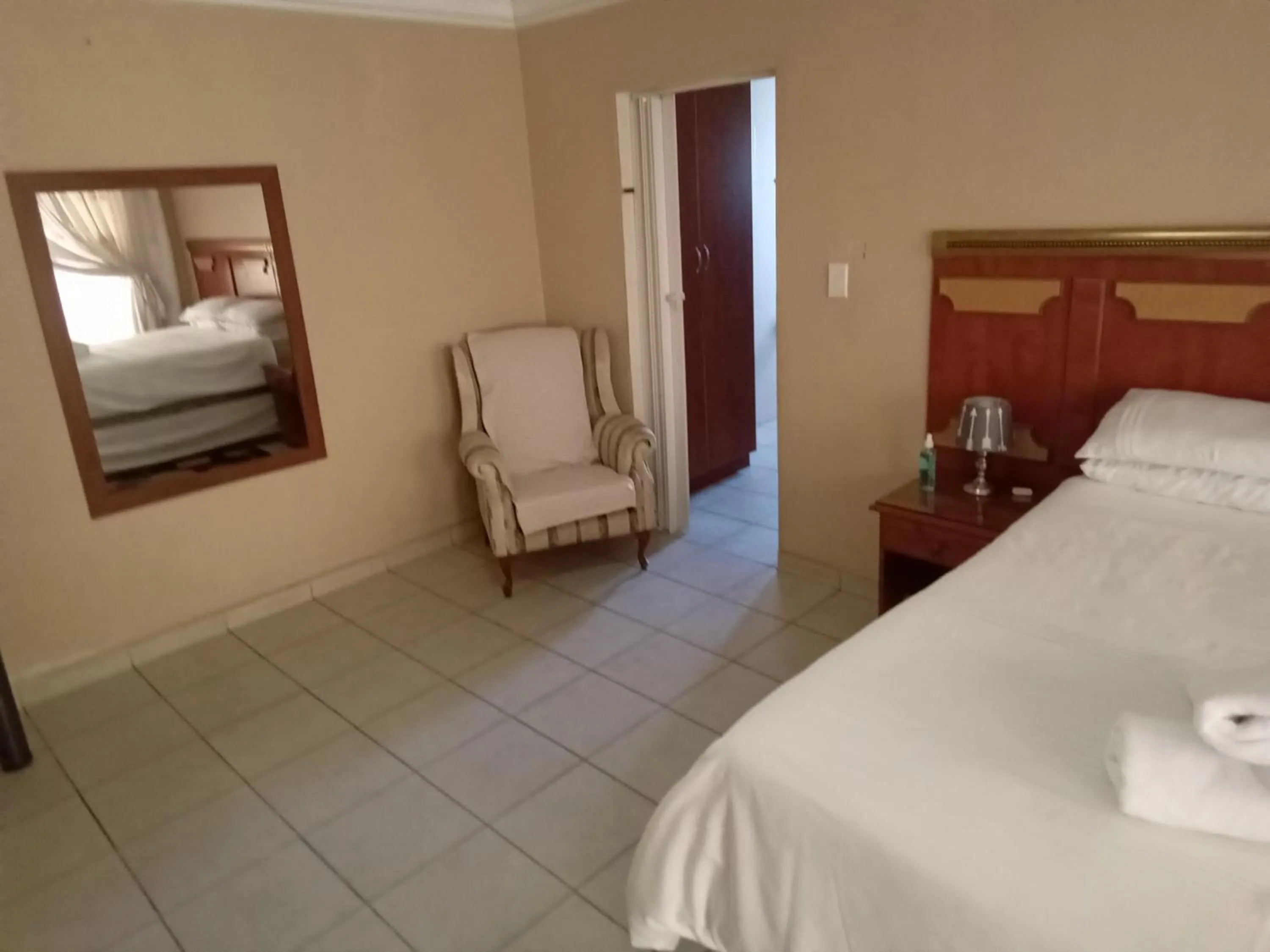 Bedroom, Bed in Kgatholoha guest house