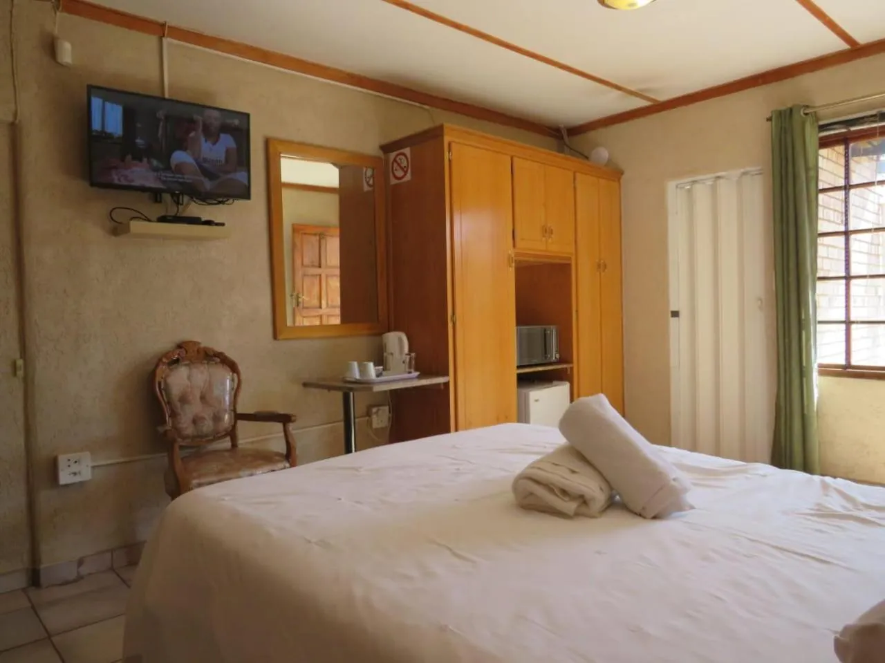 Photo of the whole room, Bed in Kgatholoha guest house