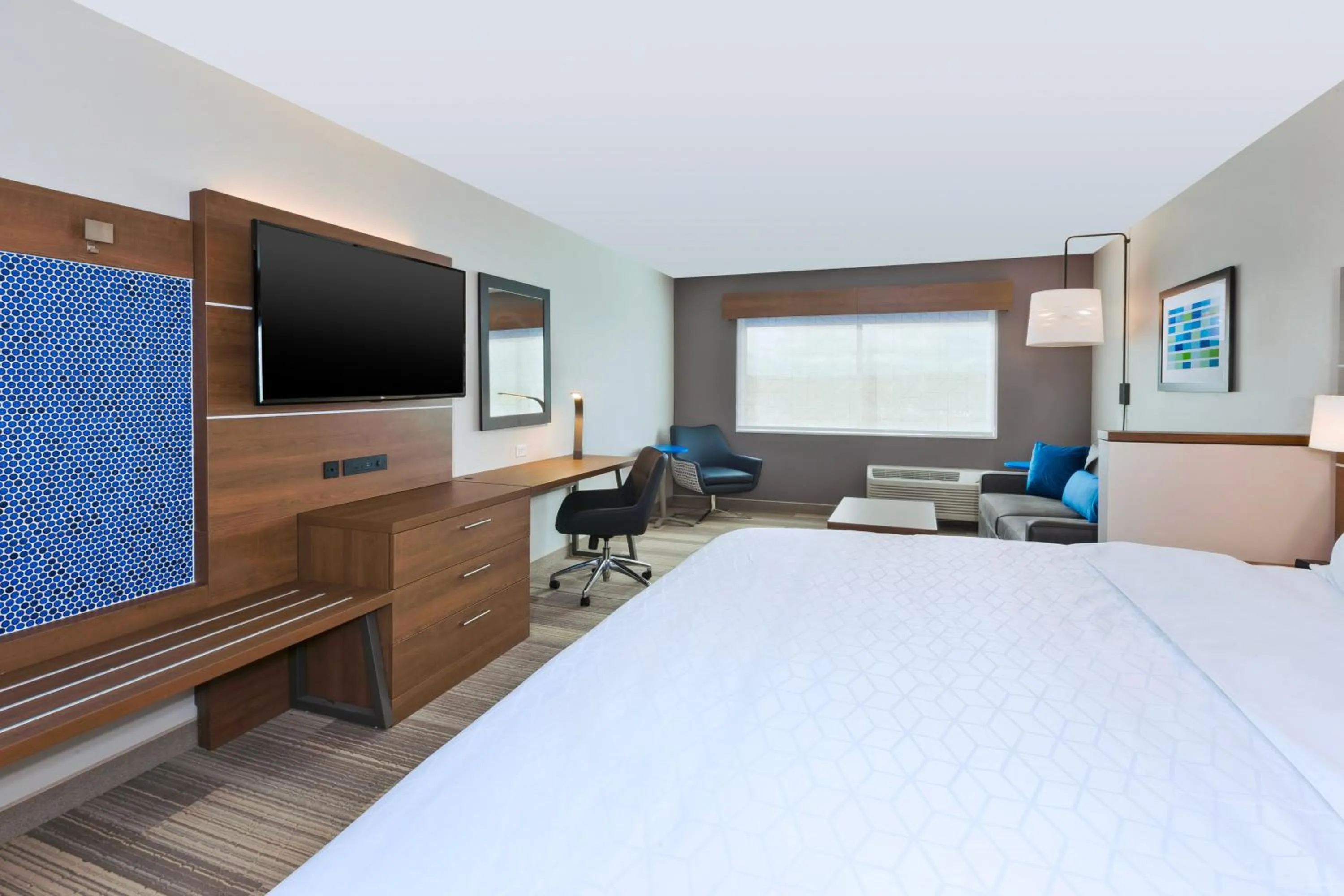 Photo of the whole room, Bed in Holiday Inn Express- Eau Claire West I-94 by IHG