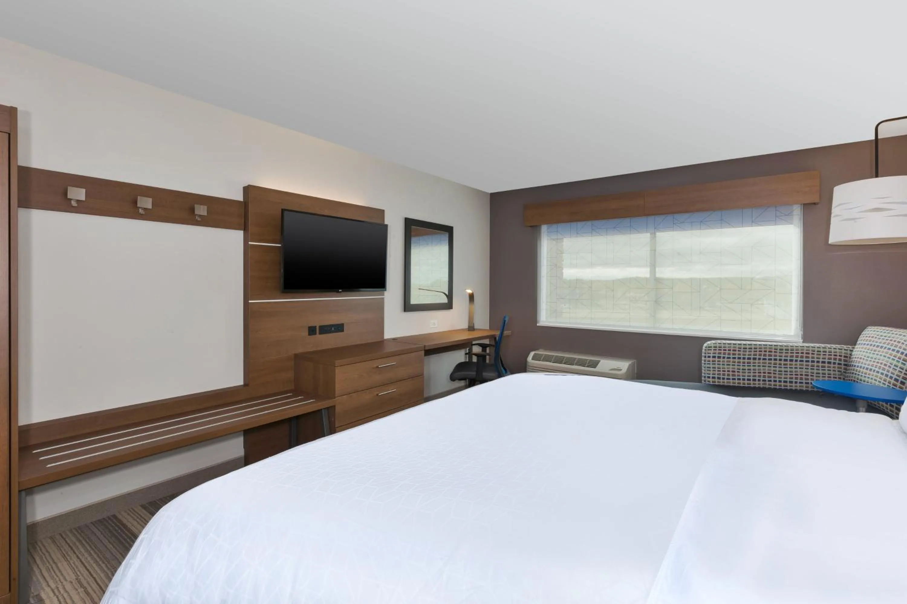Photo of the whole room, Bed in Holiday Inn Express- Eau Claire West I-94 by IHG